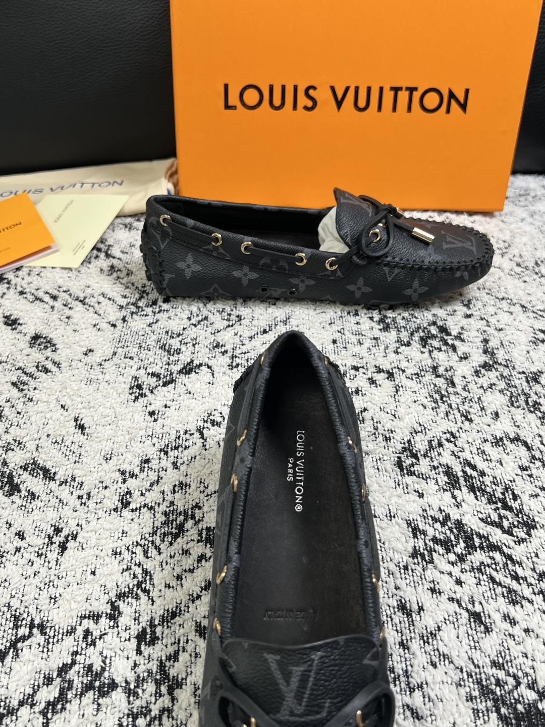 Lv  高品质  顶级工艺品  路易威登，豆豆鞋专柜同步，鞋面意大利进口，高品质拼接缤纷色彩复杂工艺品，进口牛皮里垫柔软