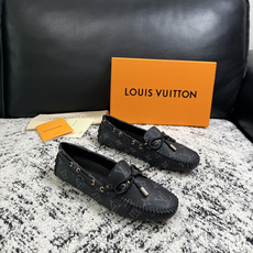 Lv 高品质 顶级工艺品 路易威登,豆豆鞋专柜同步,鞋面意大利进口,高品质拼接缤纷色彩复杂工艺品,进口牛皮里垫柔软 Lv 高品质 顶级工艺品 路易威登,豆豆鞋专柜同步,鞋面意大利进口,高品质拼接缤纷色彩复杂工艺品,进口牛皮里垫柔软