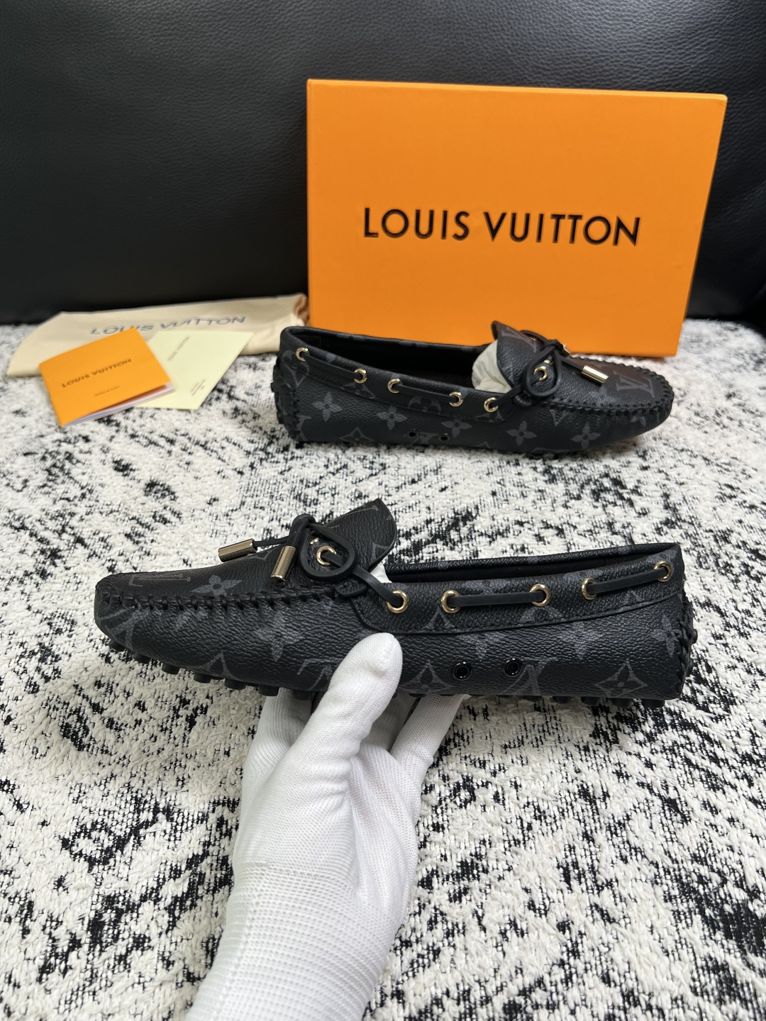 Lv  高品质  顶级工艺品  路易威登，豆豆鞋专柜同步，鞋面意大利进口，高品质拼接缤纷色彩复杂工艺品，进口牛皮里垫柔软