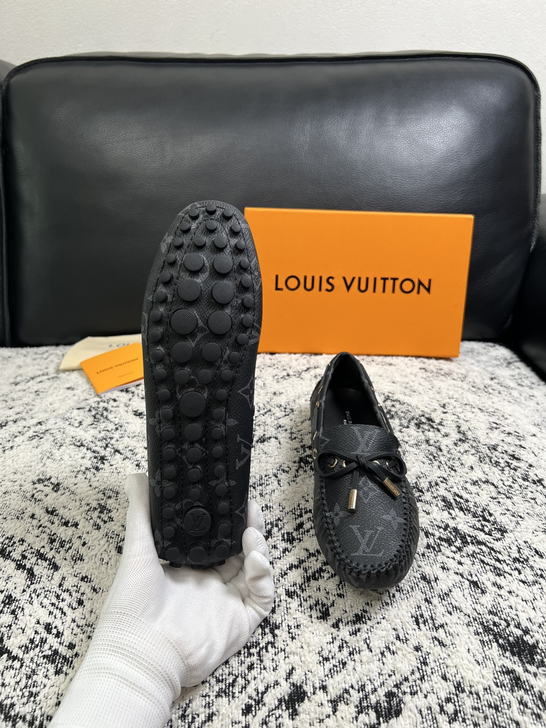 Lv  高品质  顶级工艺品  路易威登，豆豆鞋专柜同步，鞋面意大利进口，高品质拼接缤纷色彩复杂工艺品，进口牛皮里垫柔软
