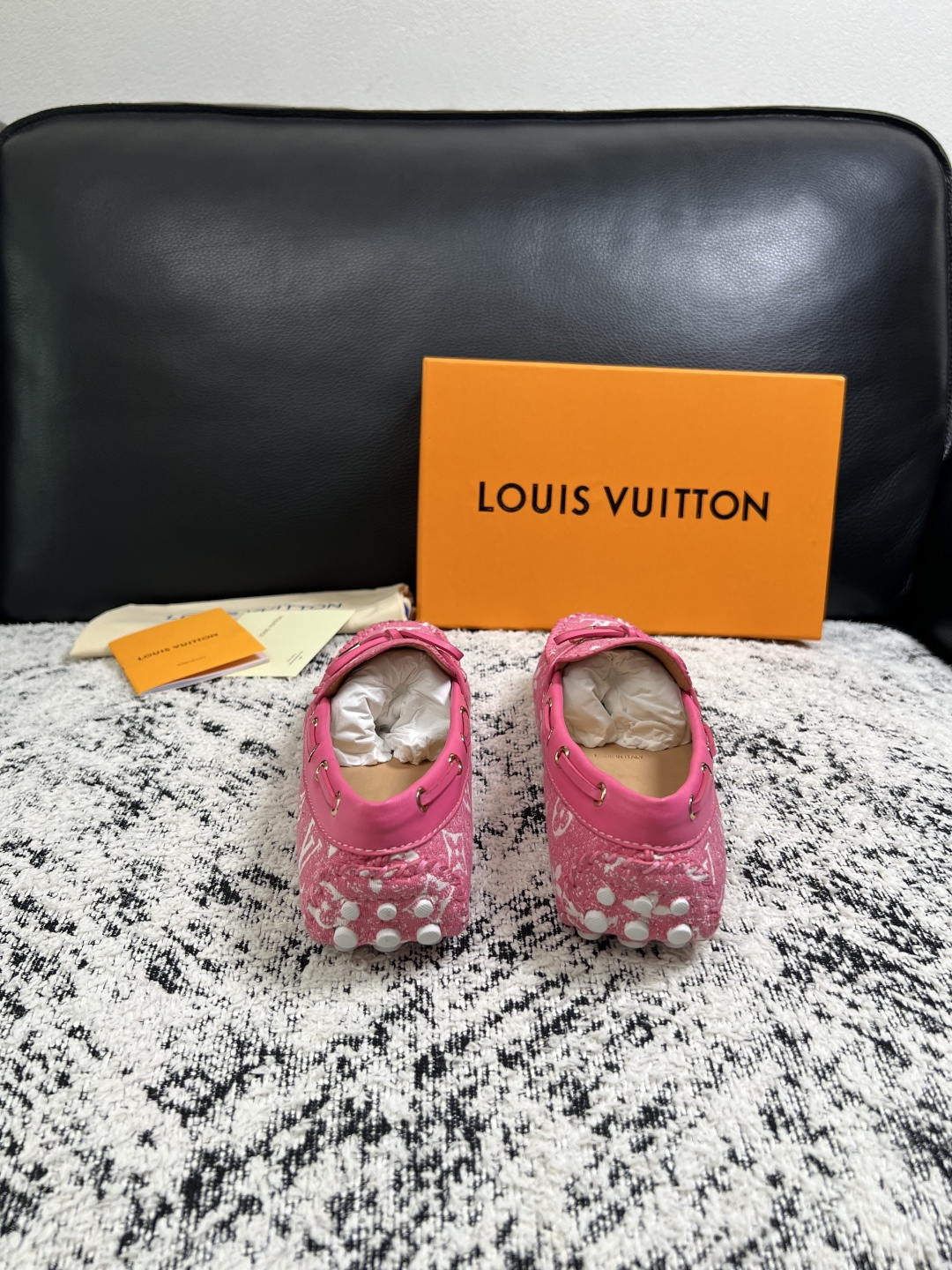 Lv  高品质  顶级工艺品  路易威登，豆豆鞋专柜同步，鞋面意大利进口，高品质拼接缤纷色彩复杂工艺品，进口牛皮里垫柔软