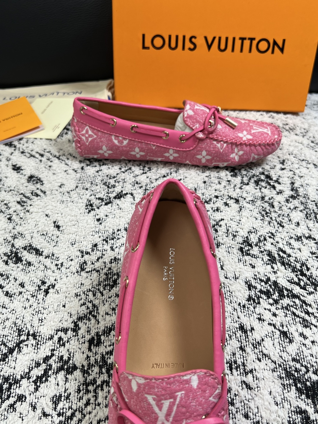 Lv  高品质  顶级工艺品  路易威登，豆豆鞋专柜同步，鞋面意大利进口，高品质拼接缤纷色彩复杂工艺品，进口牛皮里垫柔软