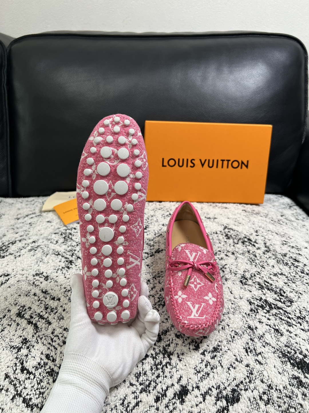 Lv  高品质  顶级工艺品  路易威登，豆豆鞋专柜同步，鞋面意大利进口，高品质拼接缤纷色彩复杂工艺品，进口牛皮里垫柔软