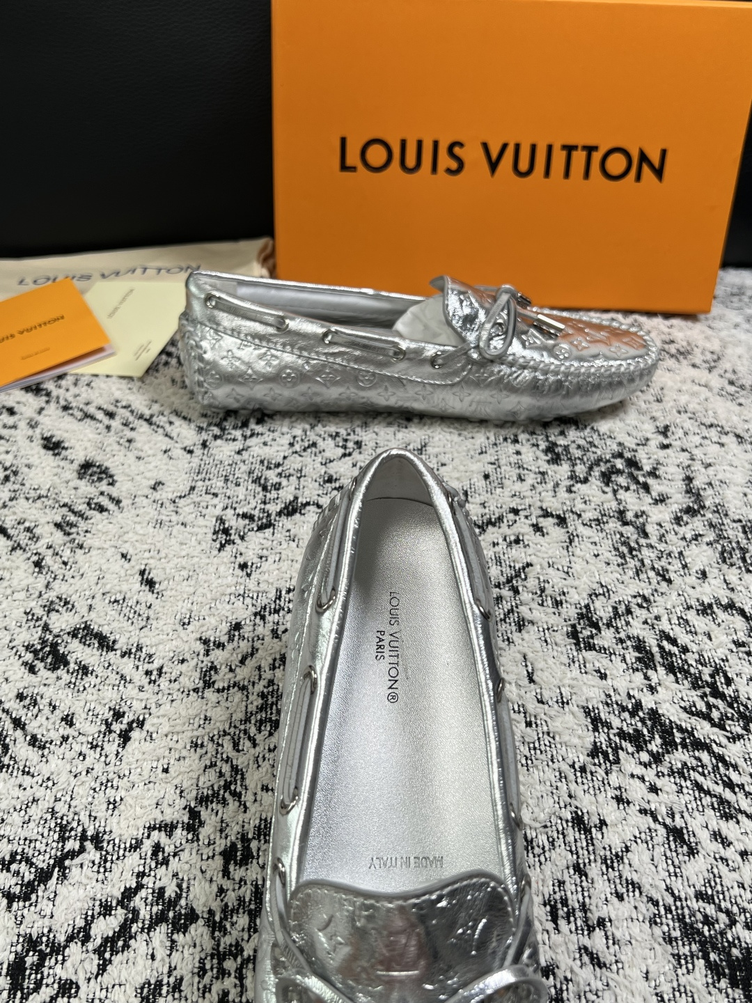 Lv  高品质  顶级工艺品  路易威登，豆豆鞋专柜同步，鞋面意大利进口，高品质拼接缤纷色彩复杂工艺品，进口牛皮里垫柔软