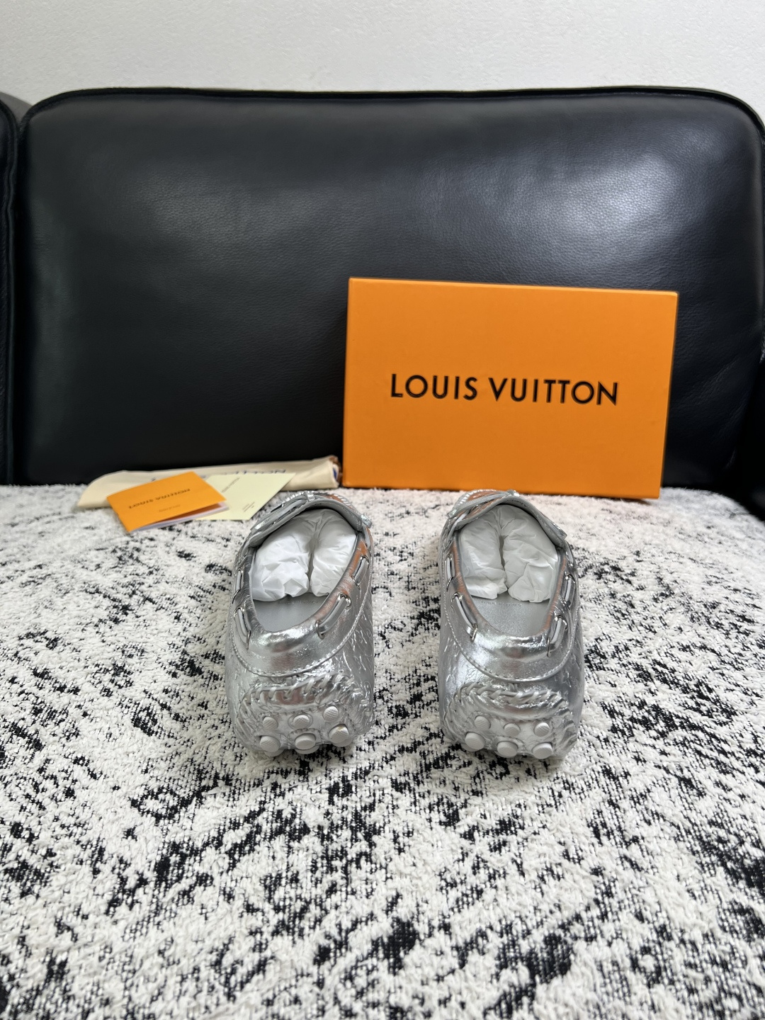 Lv  高品质  顶级工艺品  路易威登，豆豆鞋专柜同步，鞋面意大利进口，高品质拼接缤纷色彩复杂工艺品，进口牛皮里垫柔软