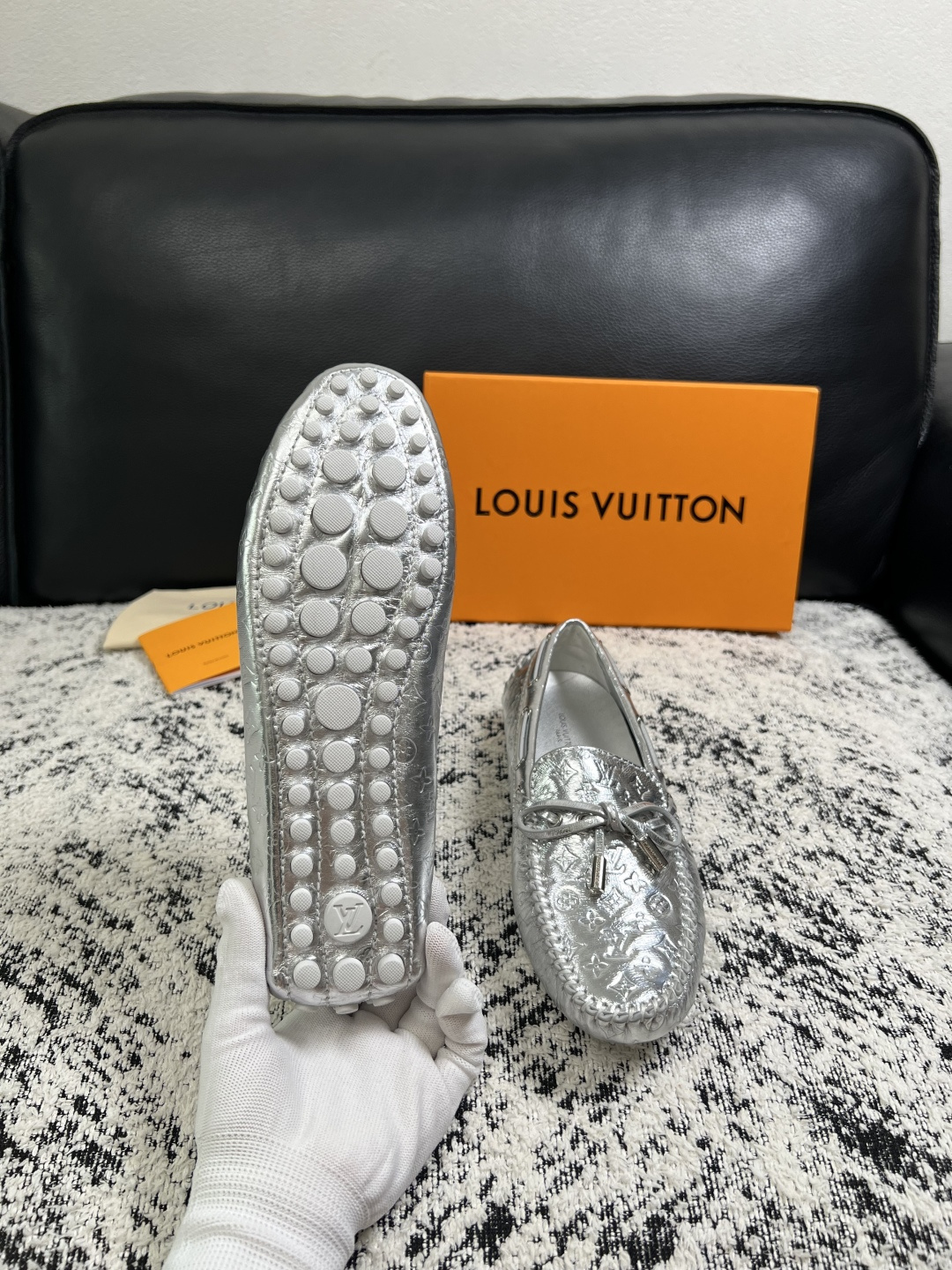 Lv  高品质  顶级工艺品  路易威登，豆豆鞋专柜同步，鞋面意大利进口，高品质拼接缤纷色彩复杂工艺品，进口牛皮里垫柔软