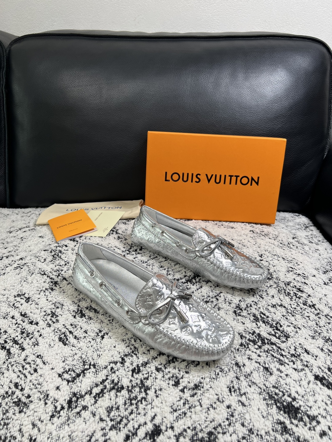 Lv 高品质 顶级工艺品 路易威登,豆豆鞋专柜同步,鞋面意大利进口,高品质拼接缤纷色彩复杂工艺品,进口牛皮里垫柔软 Lv 高品质 顶级工艺品 路易威登,豆豆鞋专柜同步,鞋面意大利进口,高品质拼接缤纷色彩复杂工艺品,进口牛皮里垫柔软