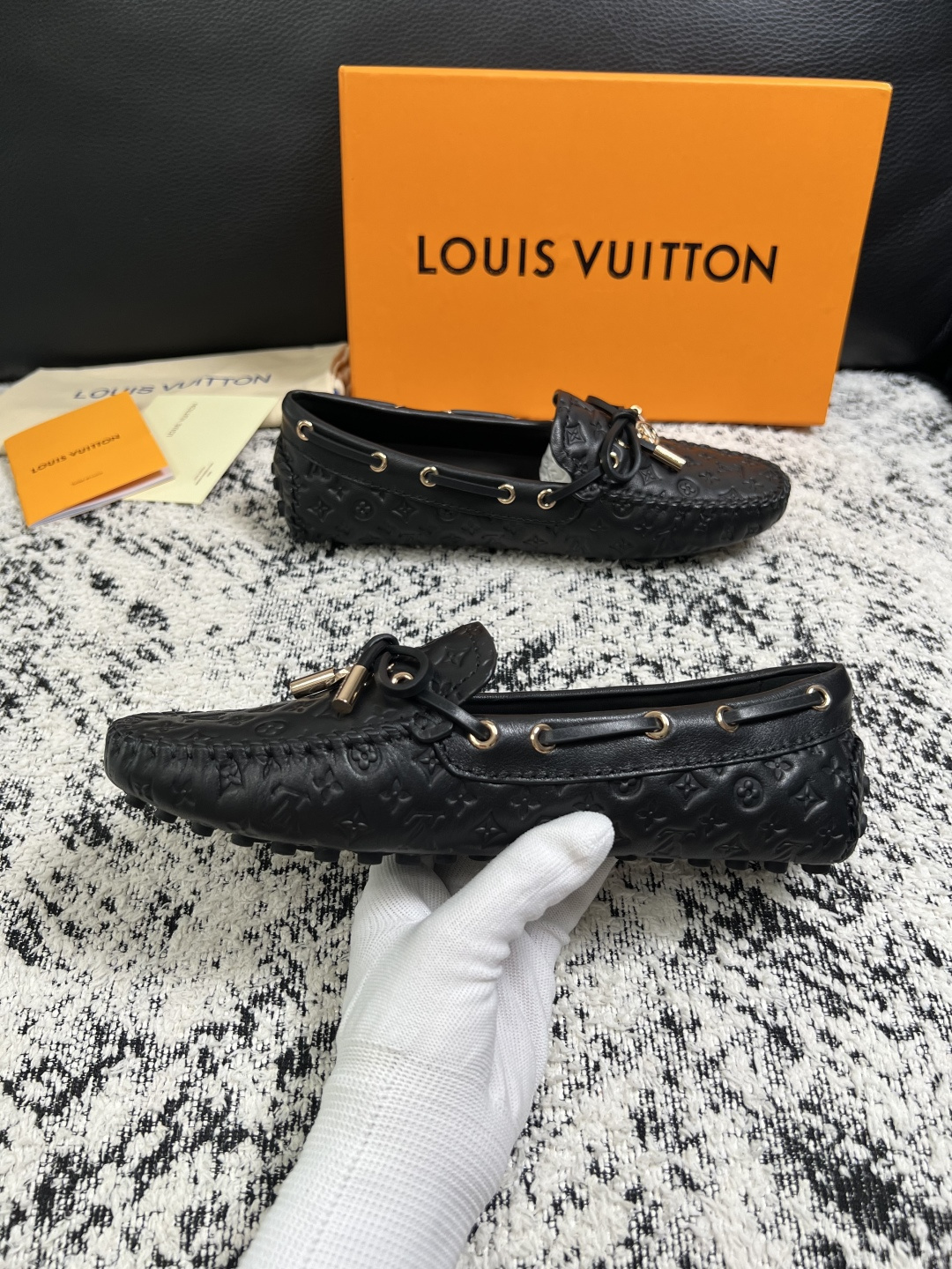 Lv  高品质  顶级工艺品  路易威登，豆豆鞋专柜同步，鞋面意大利进口，高品质拼接缤纷色彩复杂工艺品，进口牛皮里垫柔软