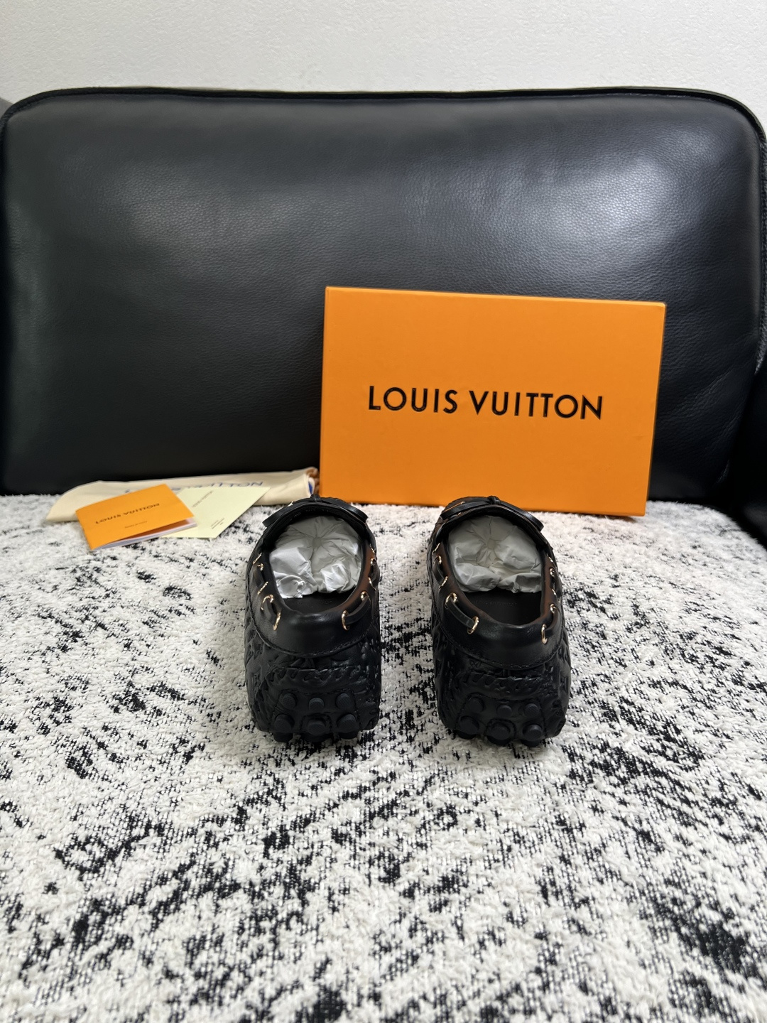 Lv  高品质  顶级工艺品  路易威登，豆豆鞋专柜同步，鞋面意大利进口，高品质拼接缤纷色彩复杂工艺品，进口牛皮里垫柔软