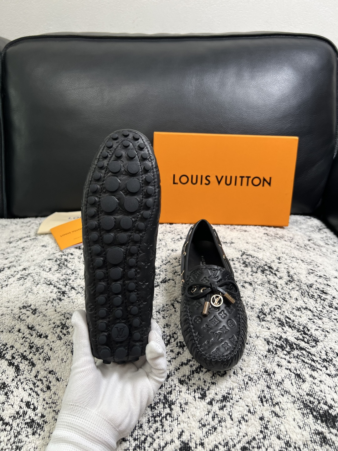 Lv  高品质  顶级工艺品  路易威登，豆豆鞋专柜同步，鞋面意大利进口，高品质拼接缤纷色彩复杂工艺品，进口牛皮里垫柔软