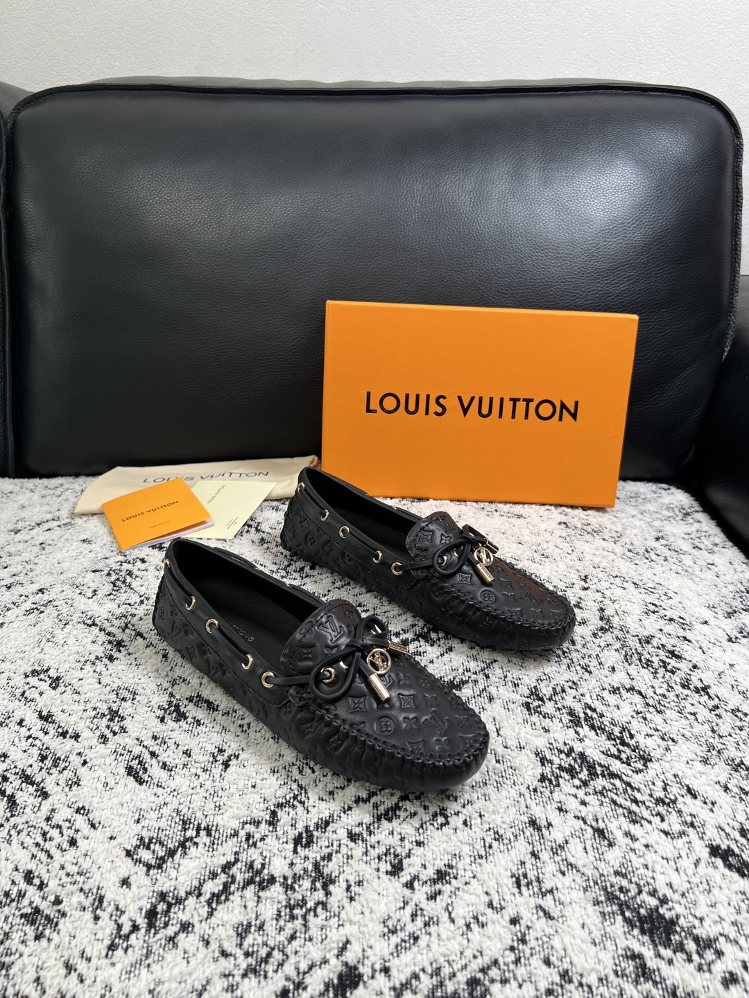 Lv 高品质 顶级工艺品 路易威登,豆豆鞋专柜同步,鞋面意大利进口,高品质拼接缤纷色彩复杂工艺品,进口牛皮里垫柔软 Lv 高品质 顶级工艺品 路易威登,豆豆鞋专柜同步,鞋面意大利进口,高品质拼接缤纷色彩复杂工艺品,进口牛皮里垫柔软