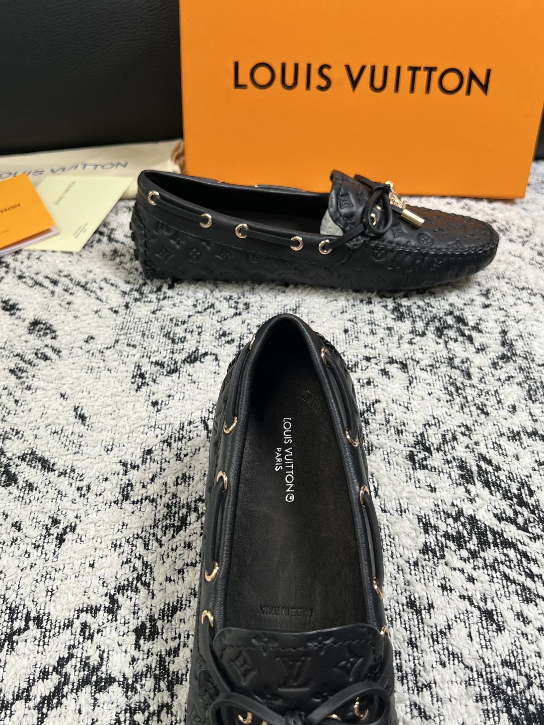 Lv  高品质  顶级工艺品  路易威登，豆豆鞋专柜同步，鞋面意大利进口，高品质拼接缤纷色彩复杂工艺品，进口牛皮里垫柔软