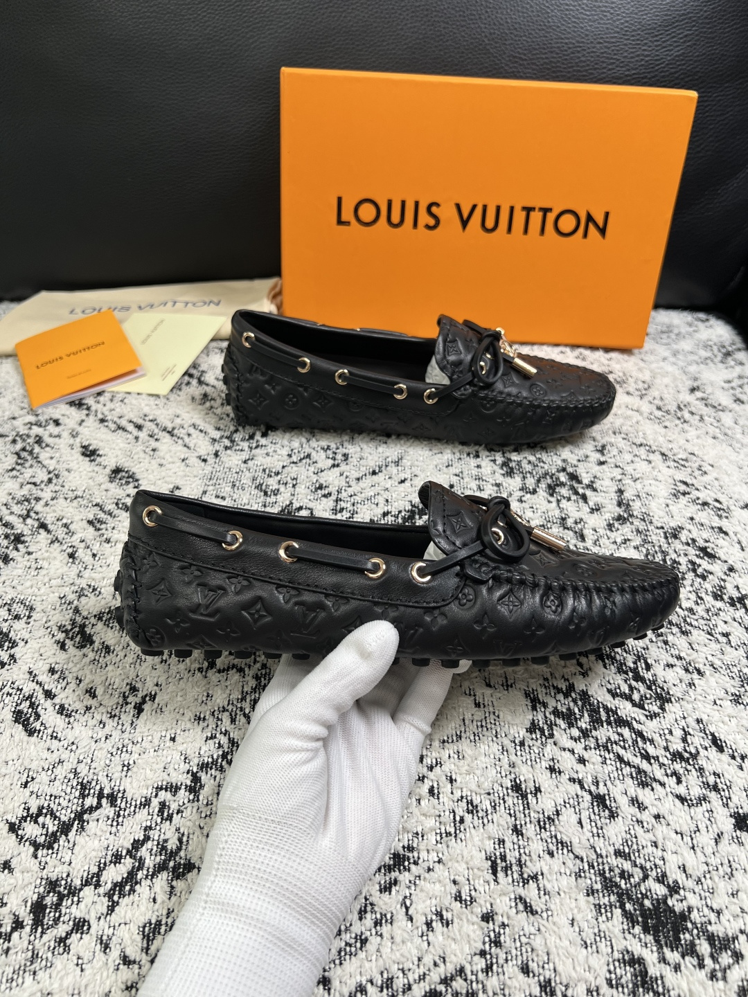 Lv  高品质  顶级工艺品  路易威登，豆豆鞋专柜同步，鞋面意大利进口，高品质拼接缤纷色彩复杂工艺品，进口牛皮里垫柔软