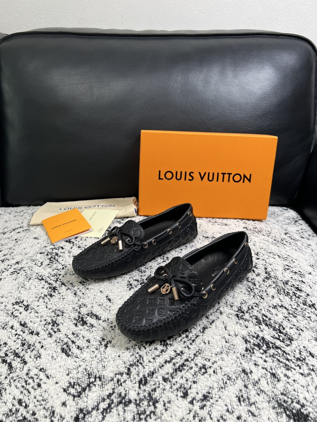 Lv  高品质  顶级工艺品  路易威登，豆豆鞋专柜同步，鞋面意大利进口，高品质拼接缤纷色彩复杂工艺品，进口牛皮里垫柔软