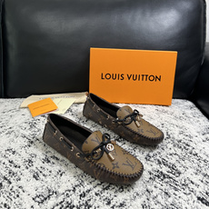 Lv 高品质 顶级工艺品 路易威登,豆豆鞋专柜同步,鞋面意大利进口,高品质拼接缤纷色彩复杂工艺品,进口牛皮里垫柔软 Lv 高品质 顶级工艺品 路易威登,豆豆鞋专柜同步,鞋面意大利进口,高品质拼接缤纷色彩复杂工艺品,进口牛皮里垫柔软
