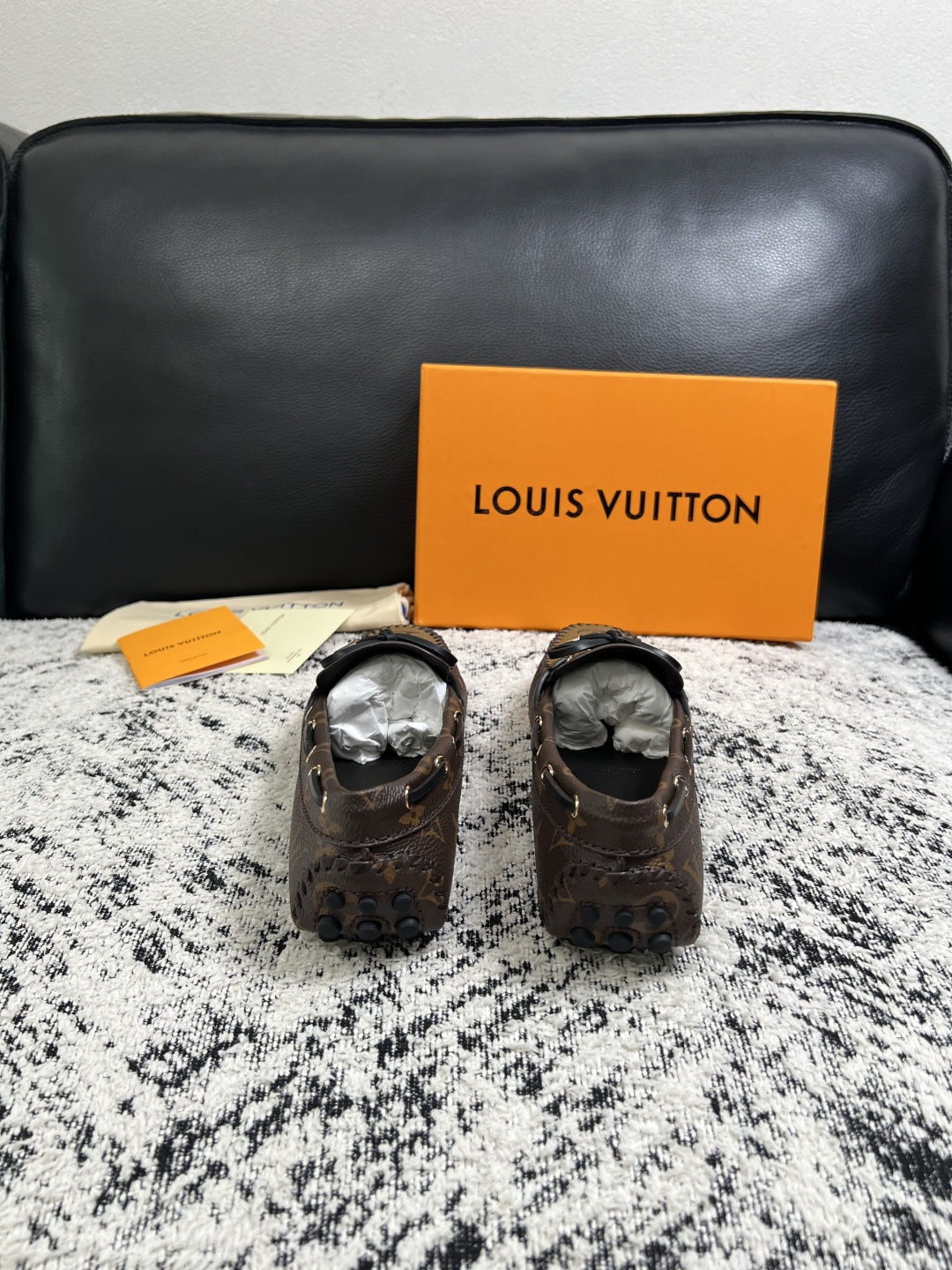 Lv  高品质  顶级工艺品  路易威登，豆豆鞋专柜同步，鞋面意大利进口，高品质拼接缤纷色彩复杂工艺品，进口牛皮里垫柔软