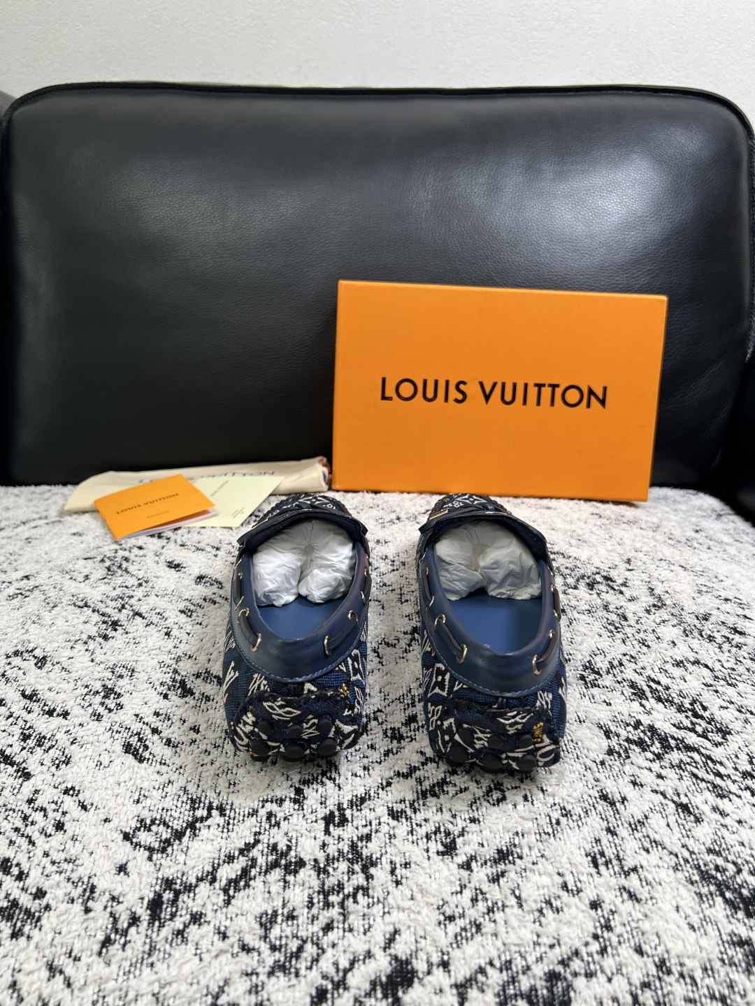 Lv  高品质  顶级工艺品  路易威登，豆豆鞋专柜同步，鞋面意大利进口，高品质拼接缤纷色彩复杂工艺品，进口牛皮里垫柔软
