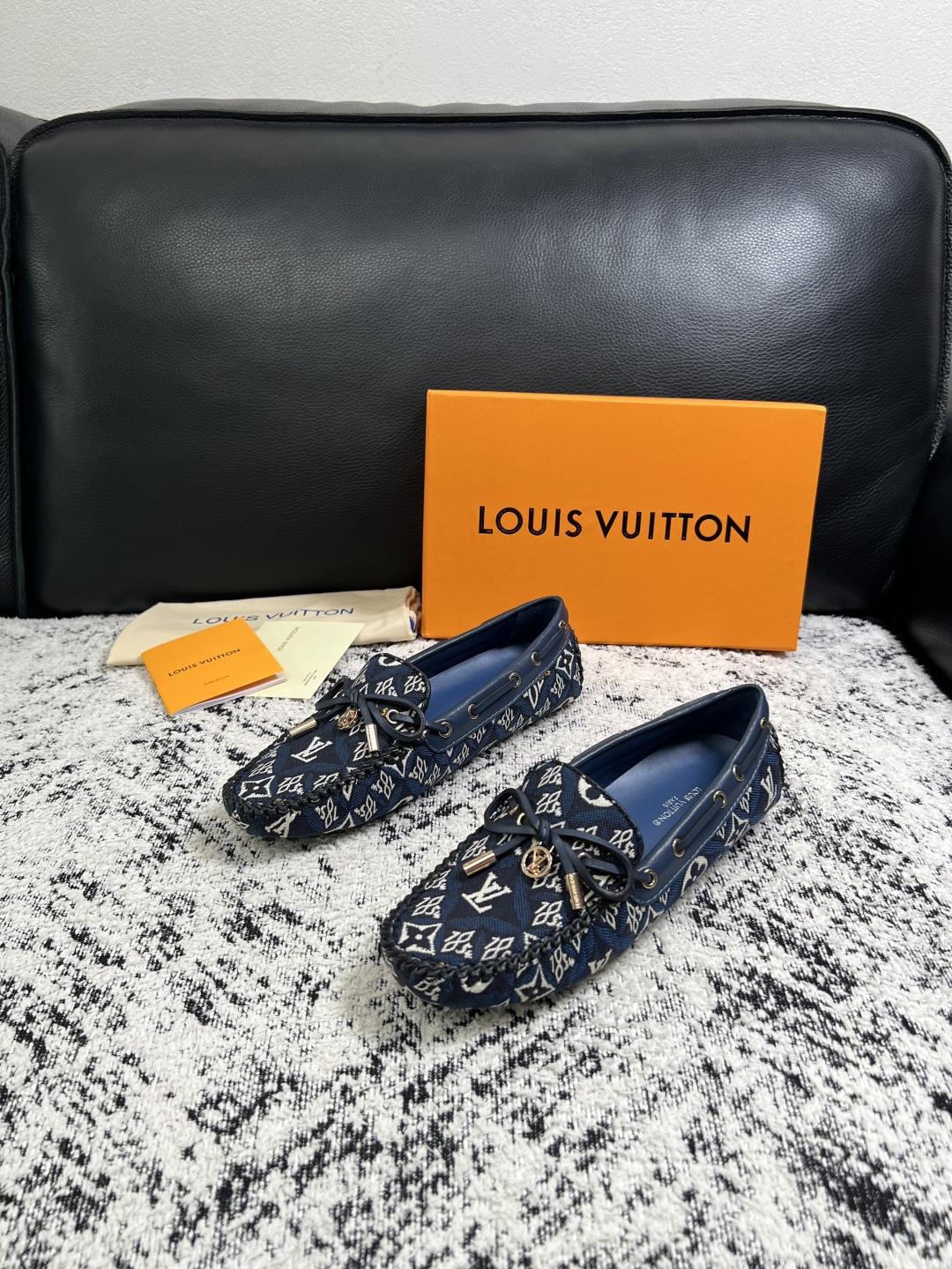 Lv  高品质  顶级工艺品  路易威登，豆豆鞋专柜同步，鞋面意大利进口，高品质拼接缤纷色彩复杂工艺品，进口牛皮里垫柔软