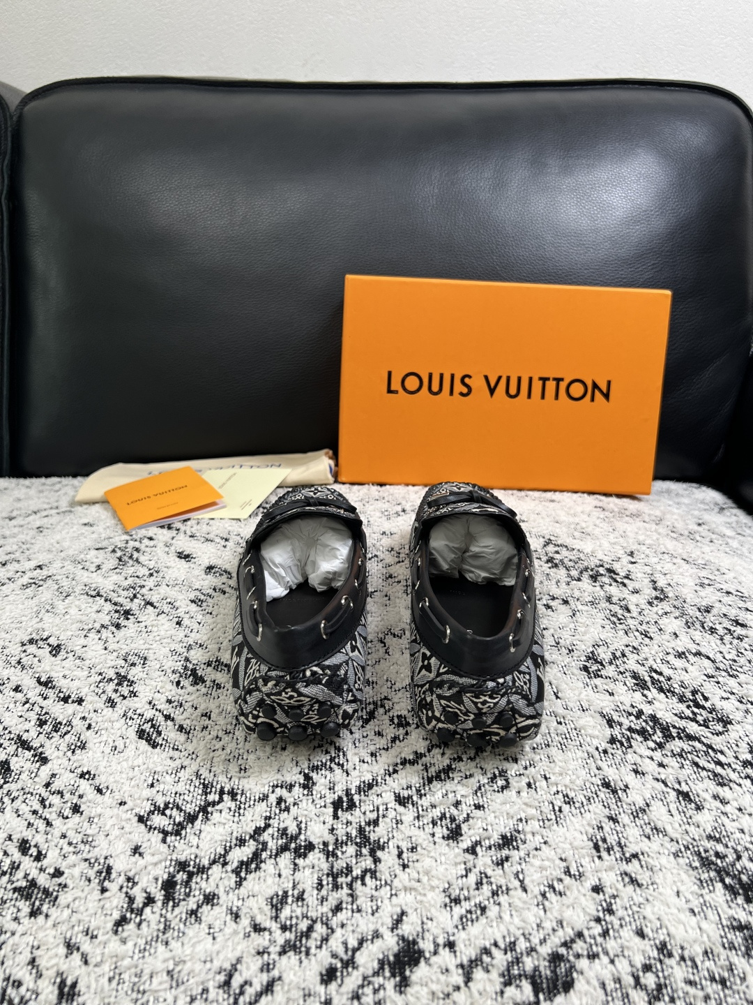 Lv  高品质  顶级工艺品  路易威登，豆豆鞋专柜同步，鞋面意大利进口，高品质拼接缤纷色彩复杂工艺品，进口牛皮里垫柔软