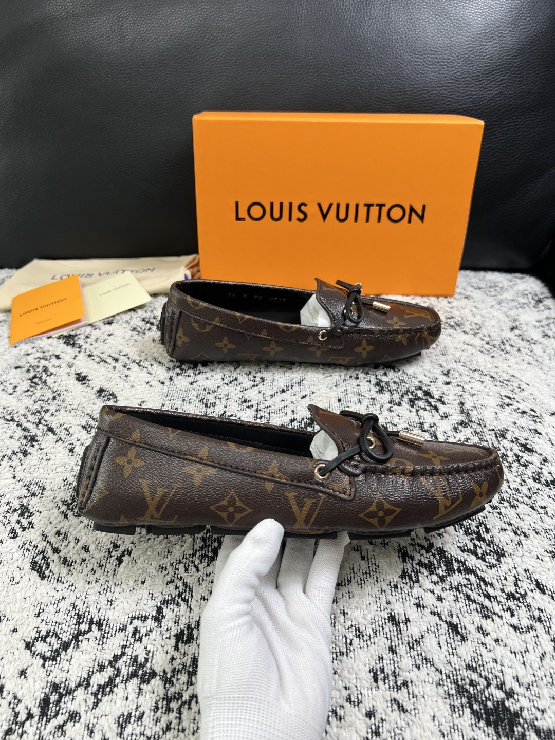 Lv  高品质  顶级工艺品  路易威登，豆豆鞋专柜同步，鞋面意大利进口，高品质拼接缤纷色彩复杂工艺品，进口牛皮里垫柔软