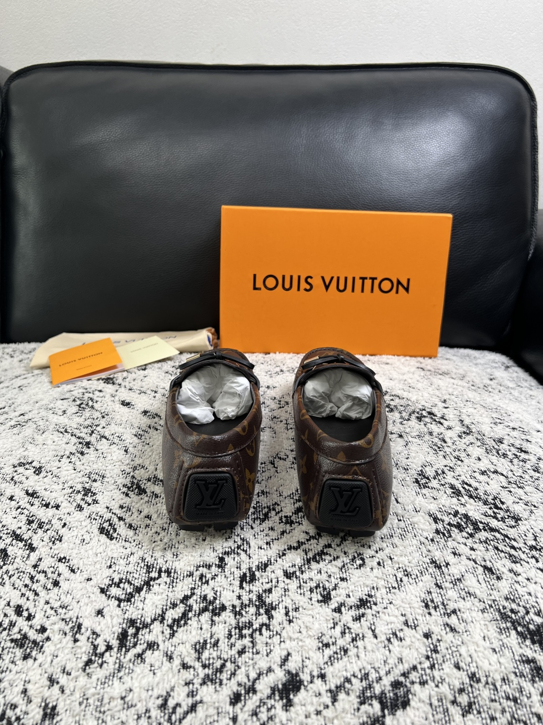 Lv  高品质  顶级工艺品  路易威登，豆豆鞋专柜同步，鞋面意大利进口，高品质拼接缤纷色彩复杂工艺品，进口牛皮里垫柔软