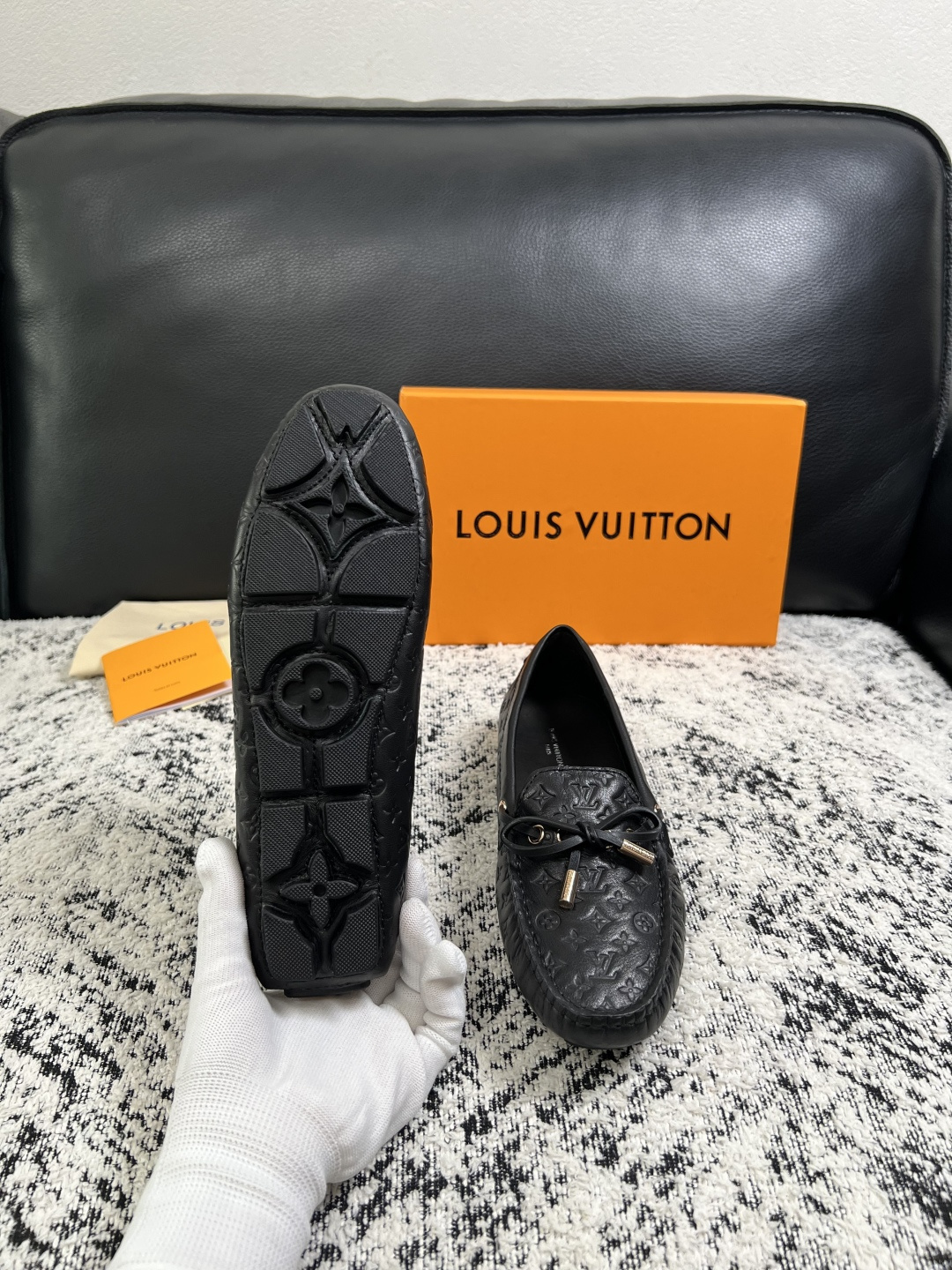 Lv  高品质  顶级工艺品  路易威登，豆豆鞋专柜同步，鞋面意大利进口，高品质拼接缤纷色彩复杂工艺品，进口牛皮里垫柔软