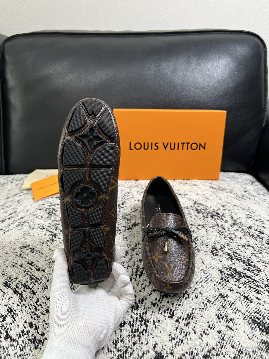 Lv  高品质  顶级工艺品  路易威登，豆豆鞋专柜同步，鞋面意大利进口，高品质拼接缤纷色彩复杂工艺品，进口牛皮里垫柔软