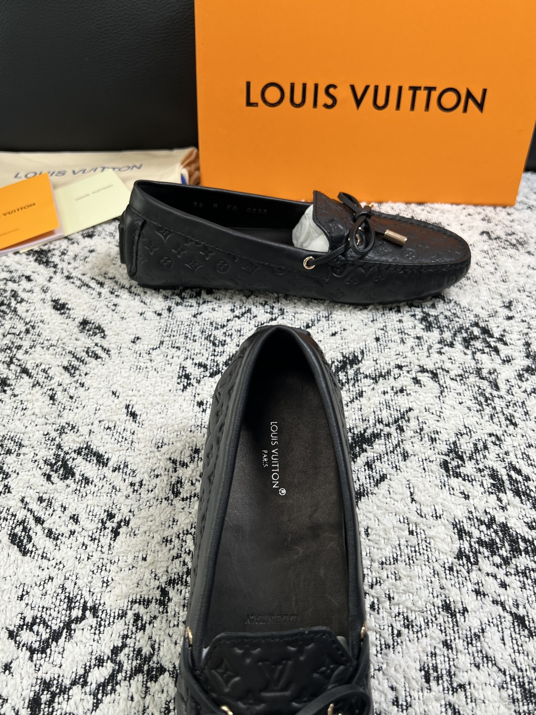Lv  高品质  顶级工艺品  路易威登，豆豆鞋专柜同步，鞋面意大利进口，高品质拼接缤纷色彩复杂工艺品，进口牛皮里垫柔软