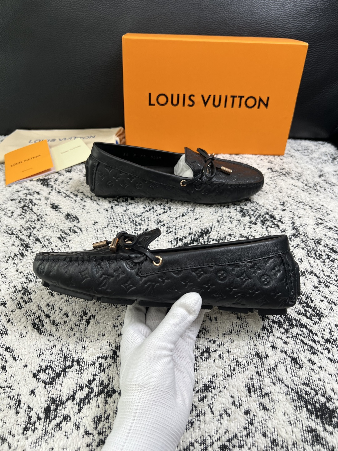 Lv  高品质  顶级工艺品  路易威登，豆豆鞋专柜同步，鞋面意大利进口，高品质拼接缤纷色彩复杂工艺品，进口牛皮里垫柔软