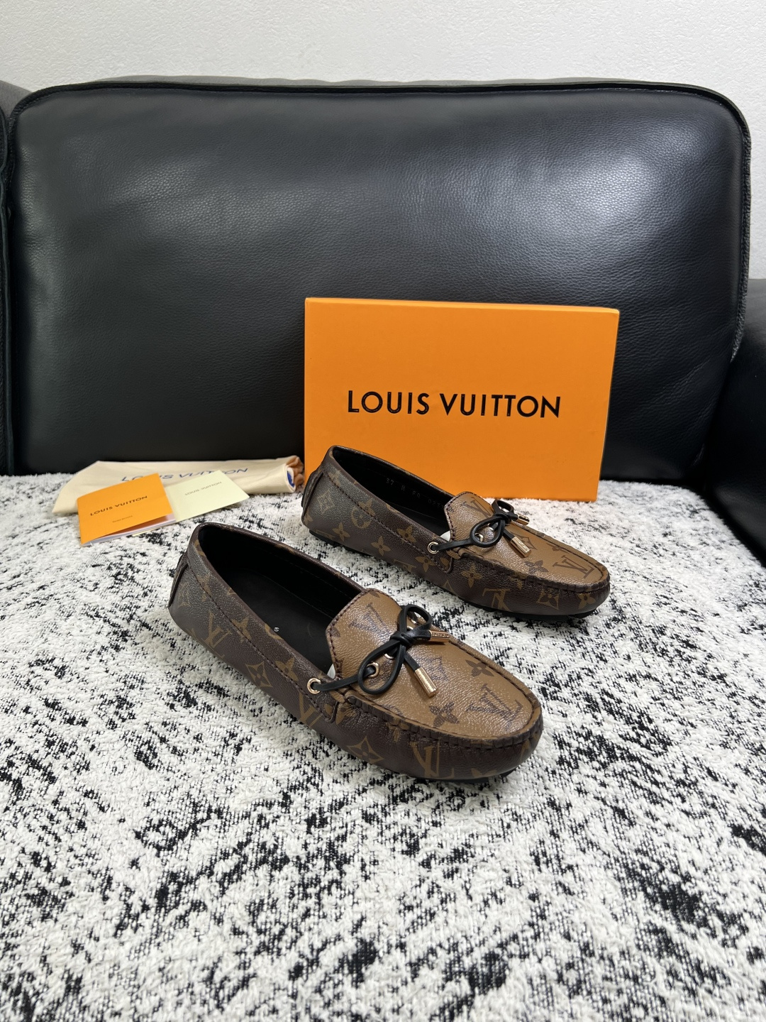 Lv 高品质 顶级工艺品 路易威登,豆豆鞋专柜同步,鞋面意大利进口,高品质拼接缤纷色彩复杂工艺品,进口牛皮里垫柔软 Lv 高品质 顶级工艺品 路易威登,豆豆鞋专柜同步,鞋面意大利进口,高品质拼接缤纷色彩复杂工艺品,进口牛皮里垫柔软
