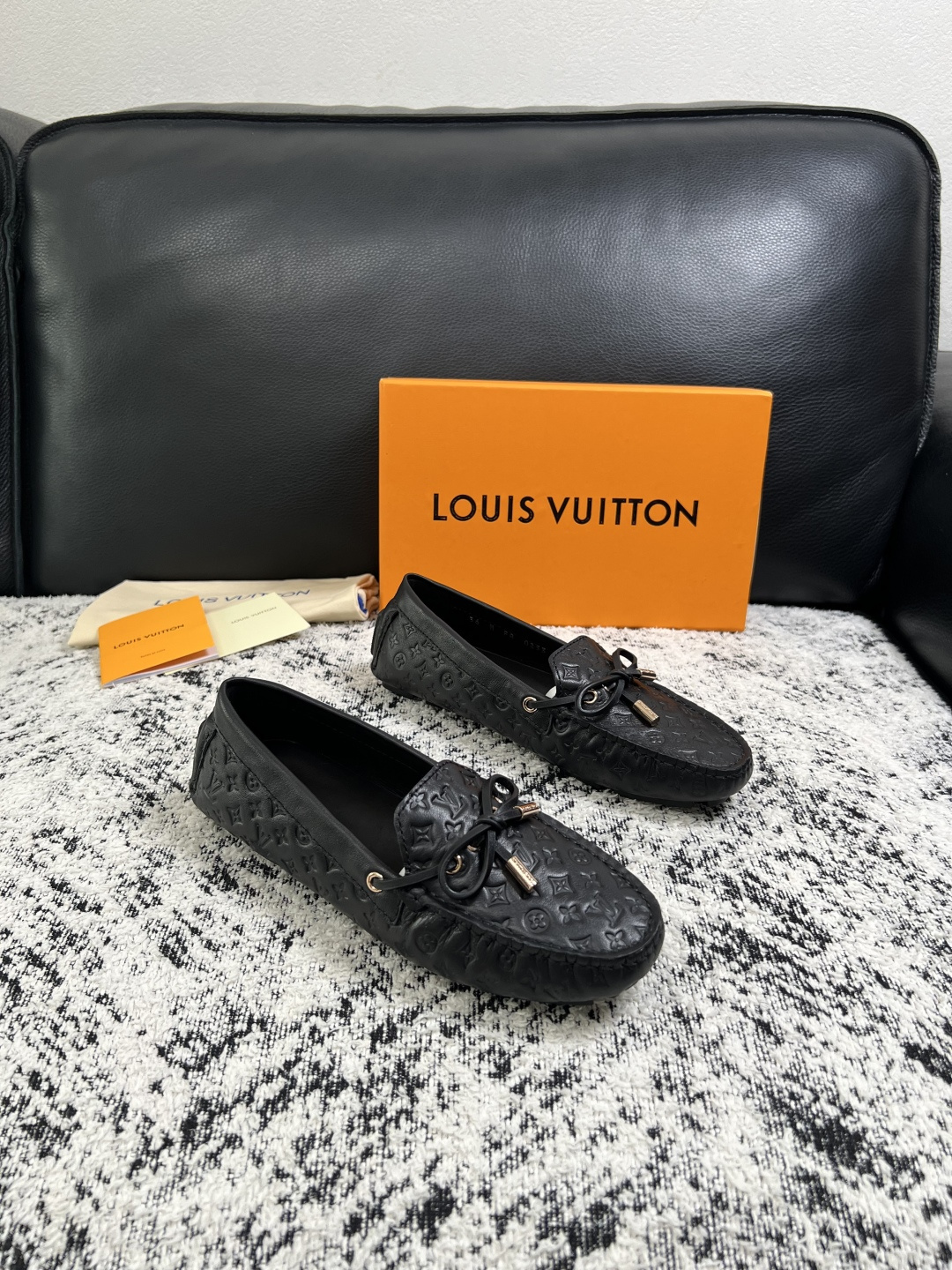 Lv 高品质 顶级工艺品 路易威登,豆豆鞋专柜同步,鞋面意大利进口,高品质拼接缤纷色彩复杂工艺品,进口牛皮里垫柔软 Lv 高品质 顶级工艺品 路易威登,豆豆鞋专柜同步,鞋面意大利进口,高品质拼接缤纷色彩复杂工艺品,进口牛皮里垫柔软