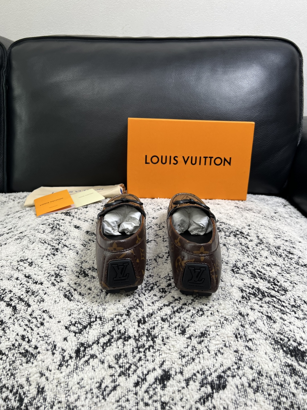 Lv  高品质  顶级工艺品  路易威登，豆豆鞋专柜同步，鞋面意大利进口，高品质拼接缤纷色彩复杂工艺品，进口牛皮里垫柔软