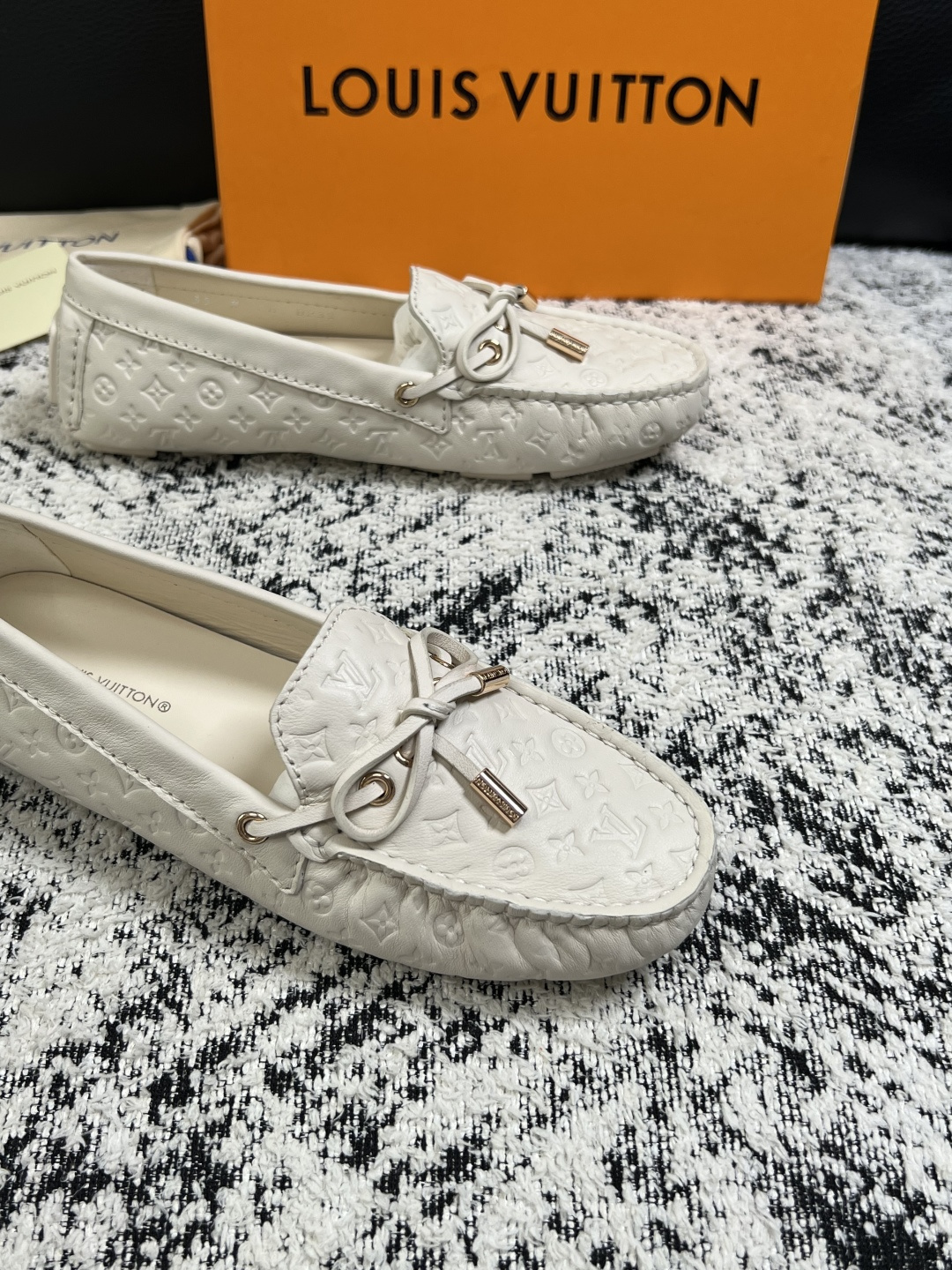 Lv  高品质  顶级工艺品  路易威登，豆豆鞋专柜同步，鞋面意大利进口，高品质拼接缤纷色彩复杂工艺品，进口牛皮里垫柔软