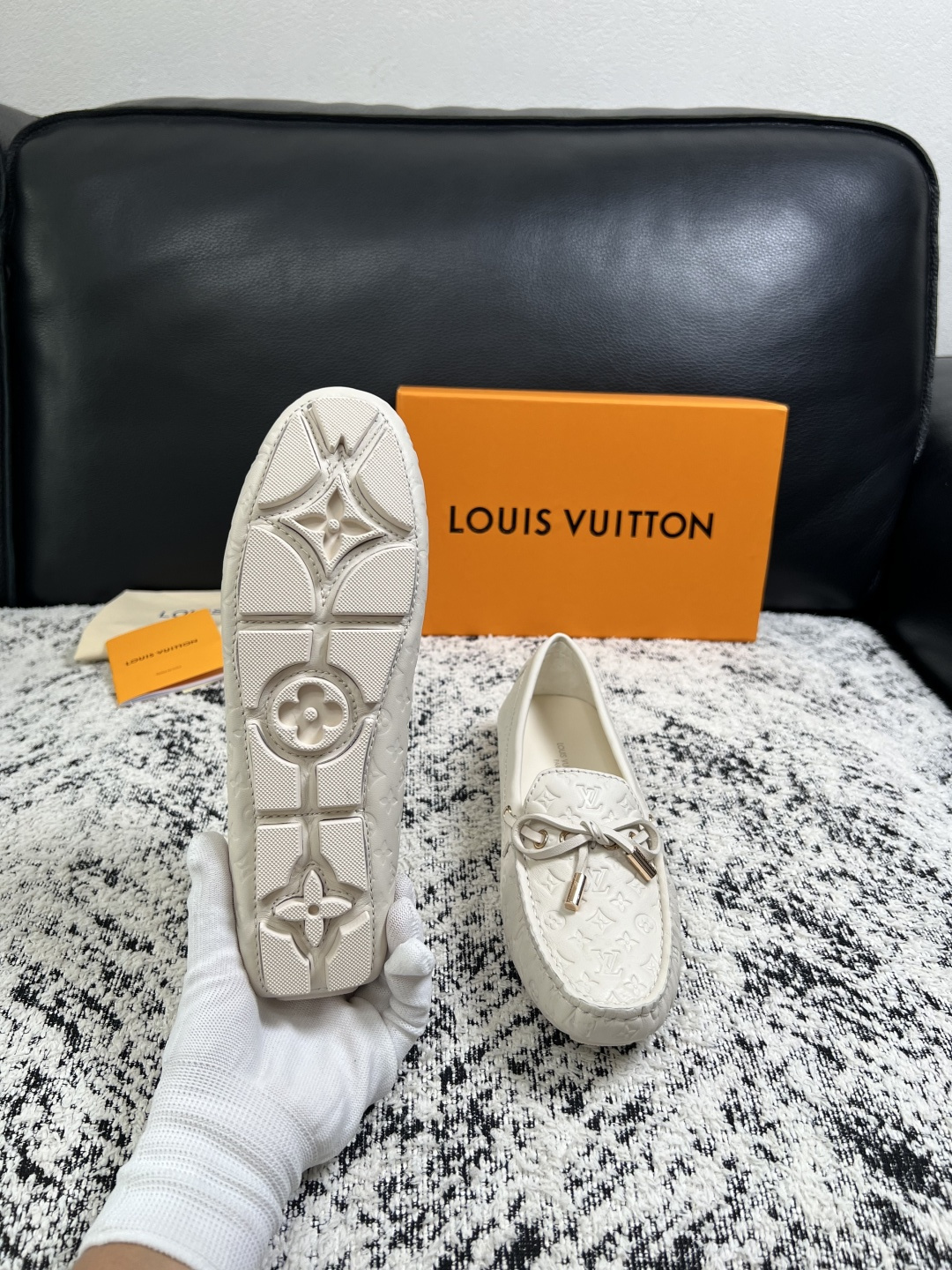 Lv  高品质  顶级工艺品  路易威登，豆豆鞋专柜同步，鞋面意大利进口，高品质拼接缤纷色彩复杂工艺品，进口牛皮里垫柔软