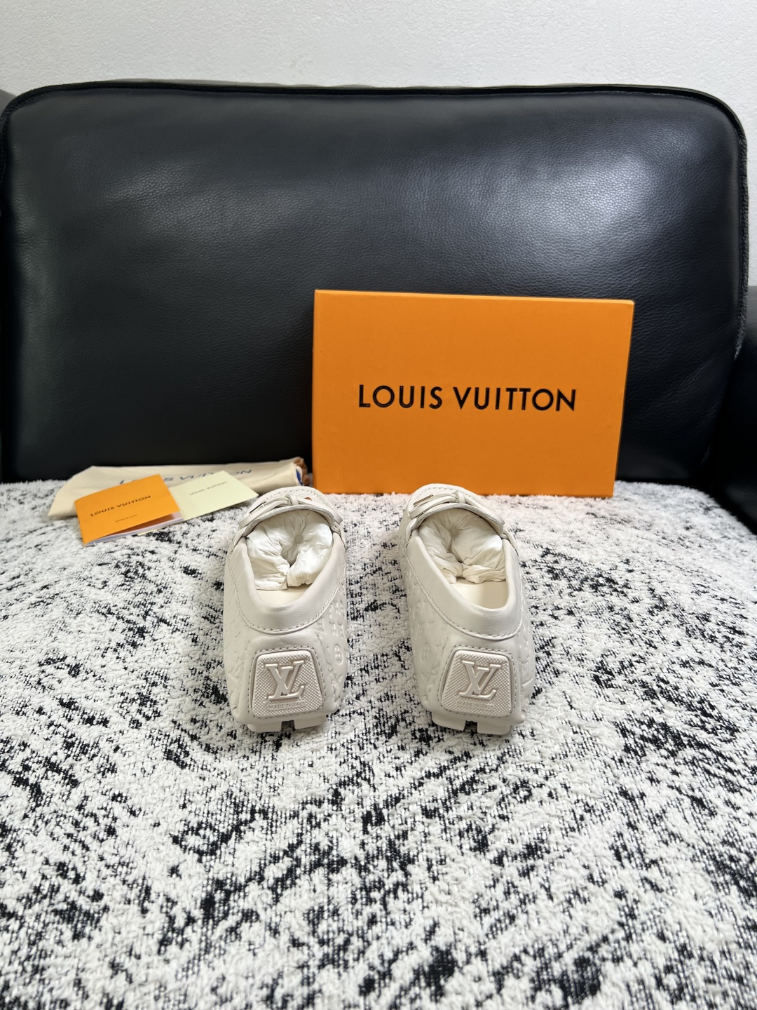Lv  高品质  顶级工艺品  路易威登，豆豆鞋专柜同步，鞋面意大利进口，高品质拼接缤纷色彩复杂工艺品，进口牛皮里垫柔软