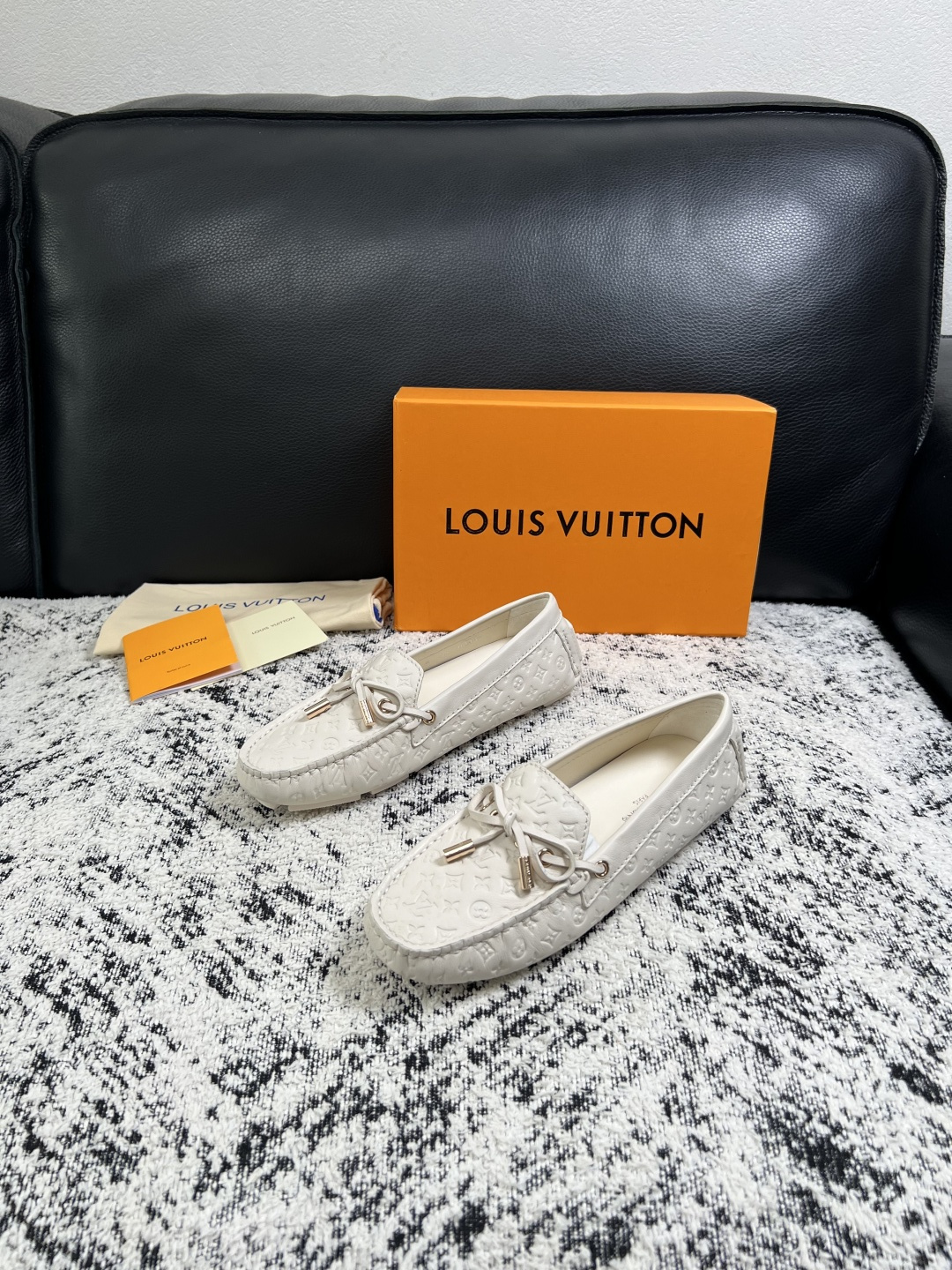 Lv  高品质  顶级工艺品  路易威登，豆豆鞋专柜同步，鞋面意大利进口，高品质拼接缤纷色彩复杂工艺品，进口牛皮里垫柔软