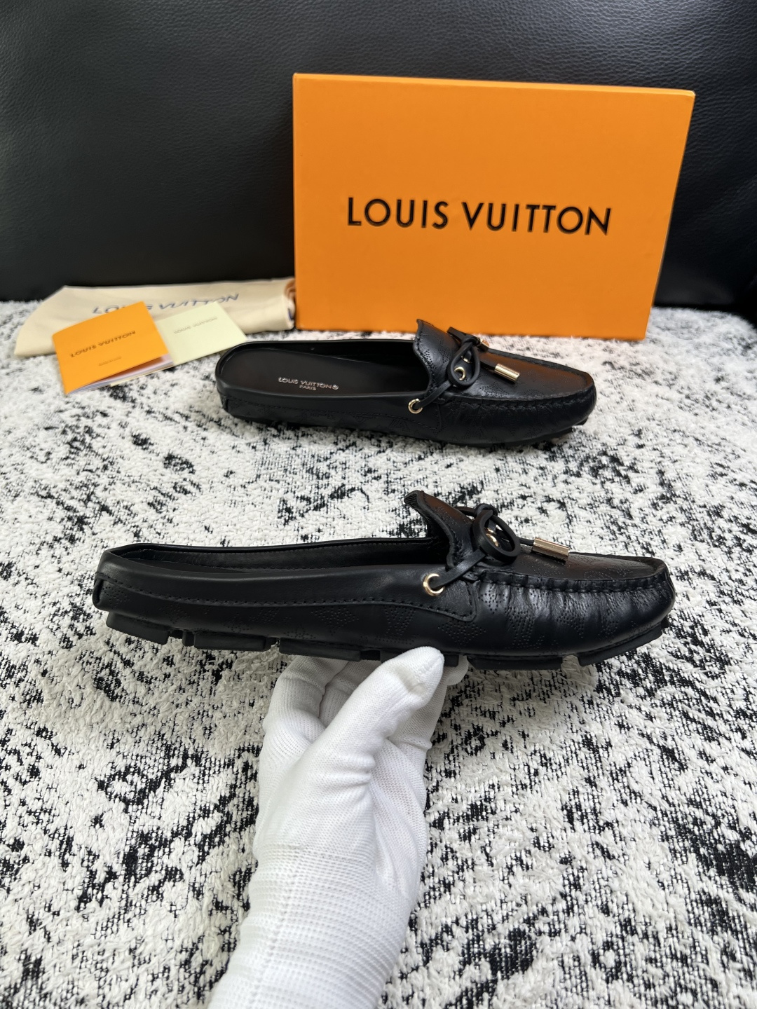 Lv  高品质  顶级工艺品  路易威登，豆豆鞋专柜同步，鞋面意大利进口，高品质拼接缤纷色彩复杂工艺品，进口牛皮里垫柔软