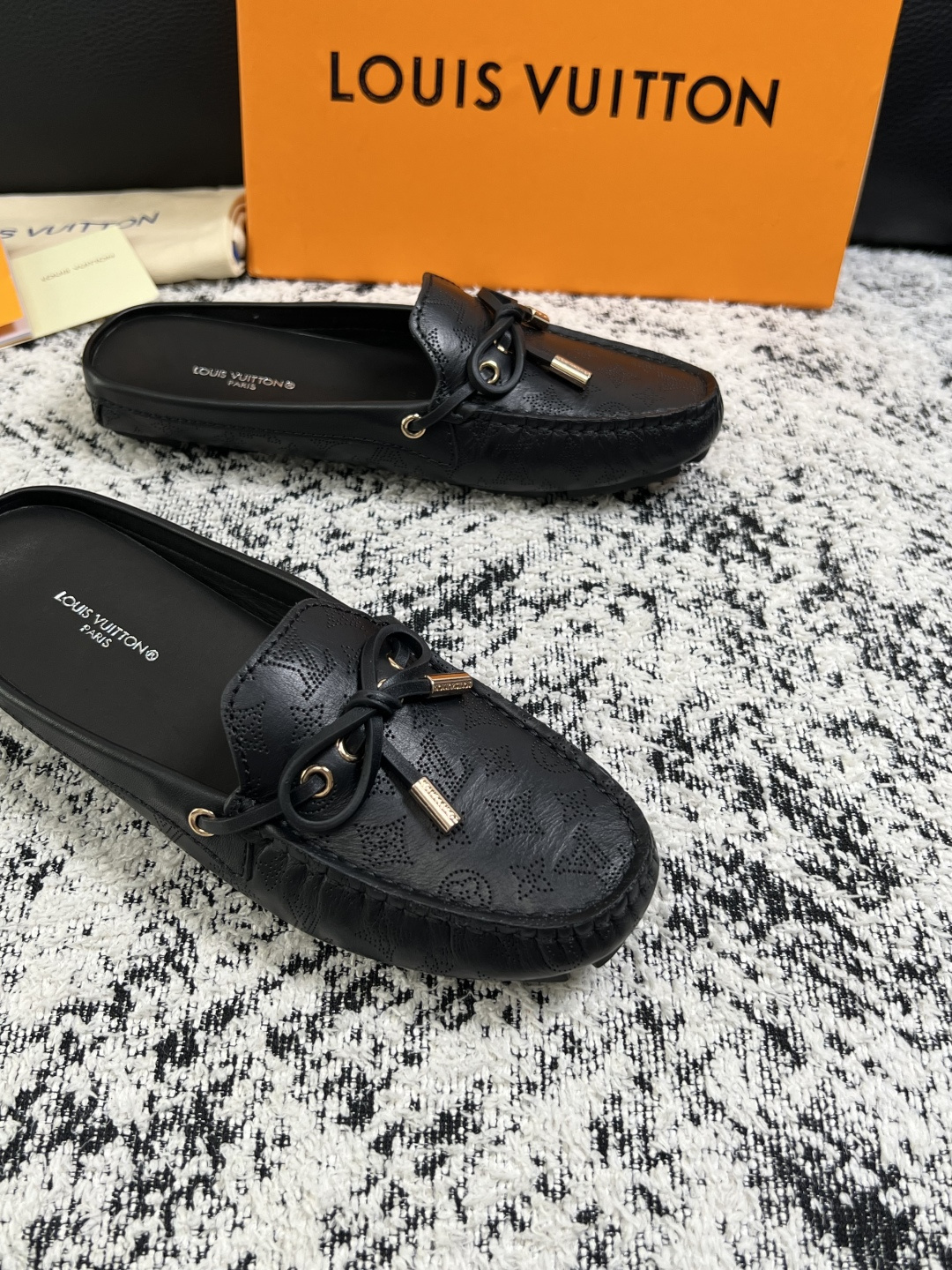 Lv  高品质  顶级工艺品  路易威登，豆豆鞋专柜同步，鞋面意大利进口，高品质拼接缤纷色彩复杂工艺品，进口牛皮里垫柔软
