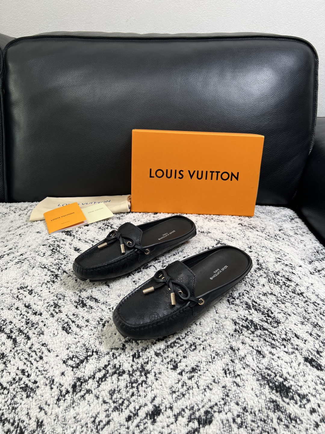 Lv  高品质  顶级工艺品  路易威登，豆豆鞋专柜同步，鞋面意大利进口，高品质拼接缤纷色彩复杂工艺品，进口牛皮里垫柔软