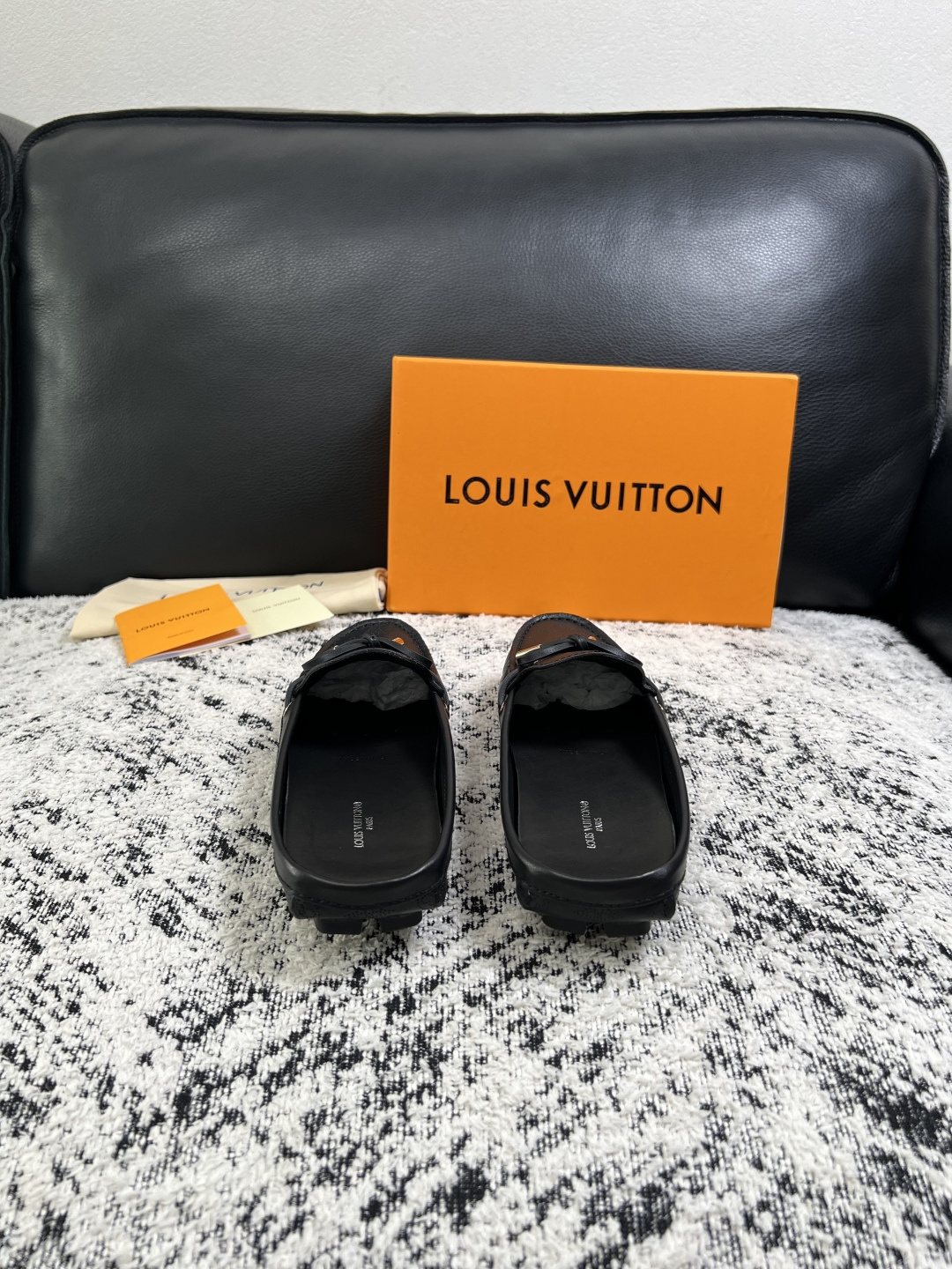 Lv  高品质  顶级工艺品  路易威登，豆豆鞋专柜同步，鞋面意大利进口，高品质拼接缤纷色彩复杂工艺品，进口牛皮里垫柔软