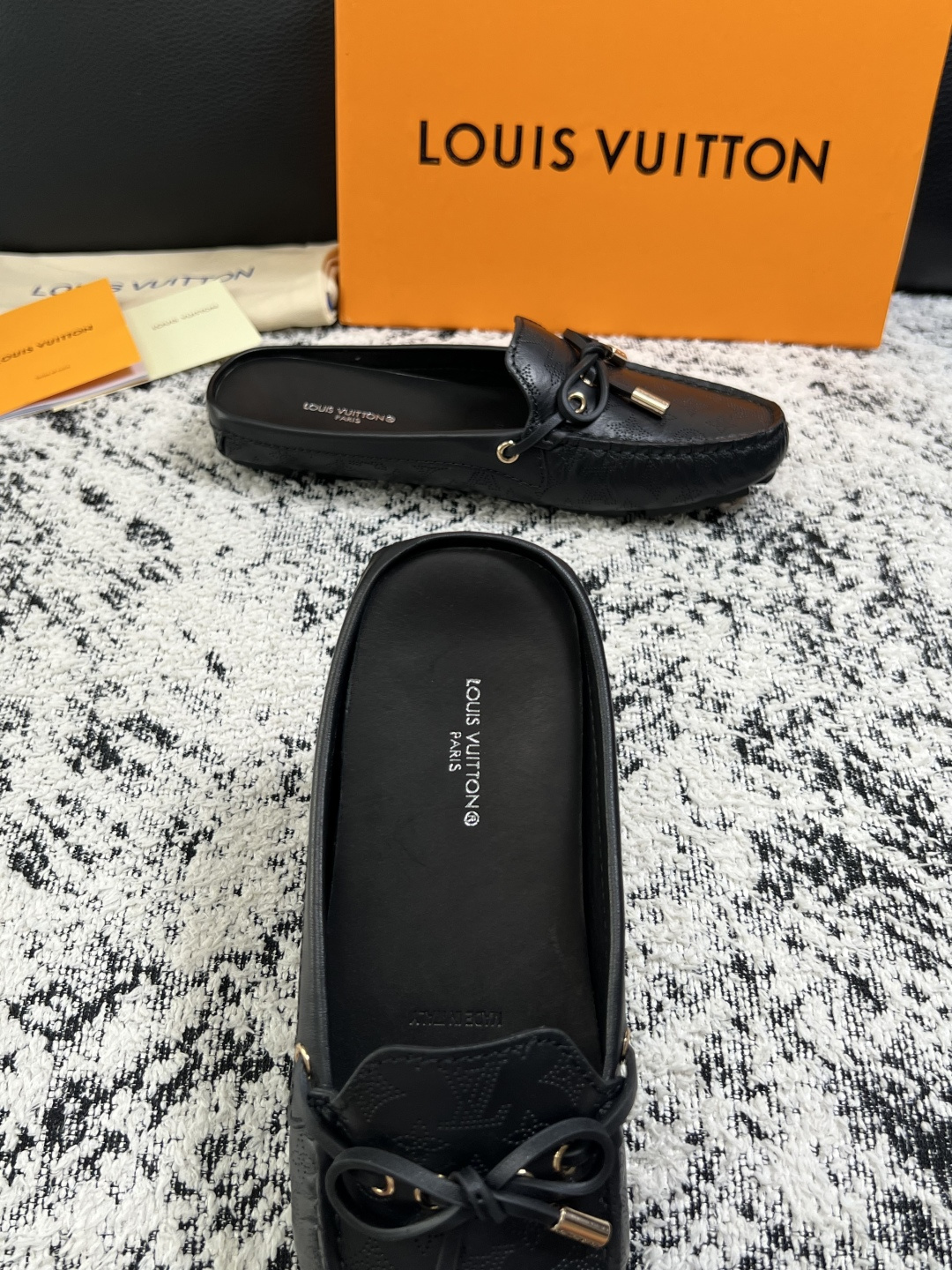 Lv  高品质  顶级工艺品  路易威登，豆豆鞋专柜同步，鞋面意大利进口，高品质拼接缤纷色彩复杂工艺品，进口牛皮里垫柔软