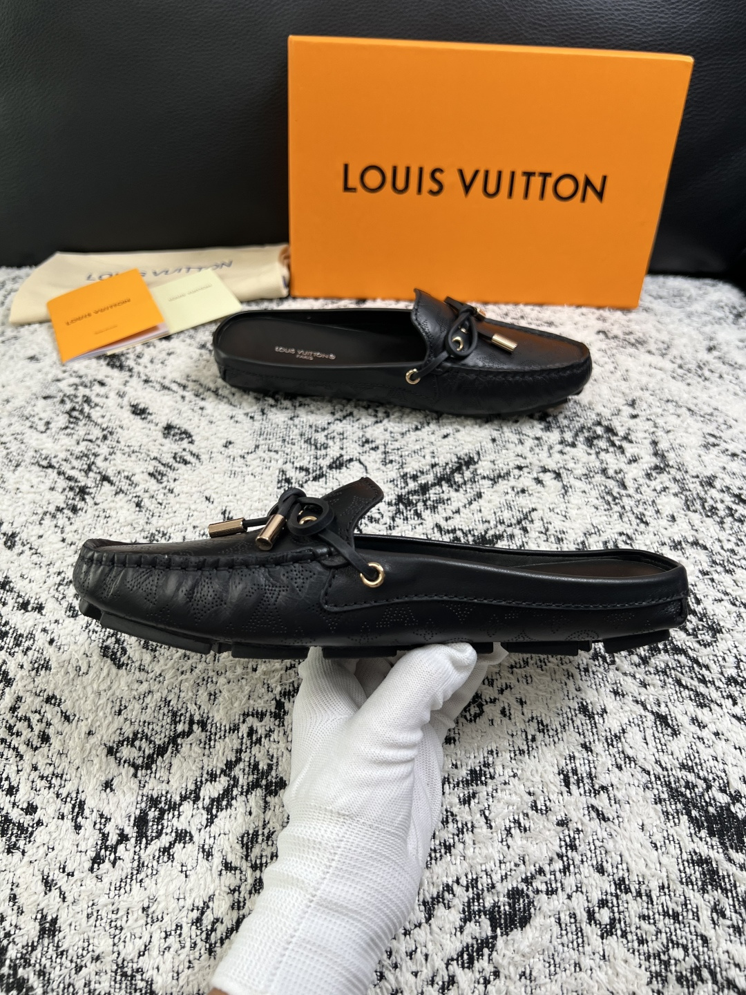Lv  高品质  顶级工艺品  路易威登，豆豆鞋专柜同步，鞋面意大利进口，高品质拼接缤纷色彩复杂工艺品，进口牛皮里垫柔软