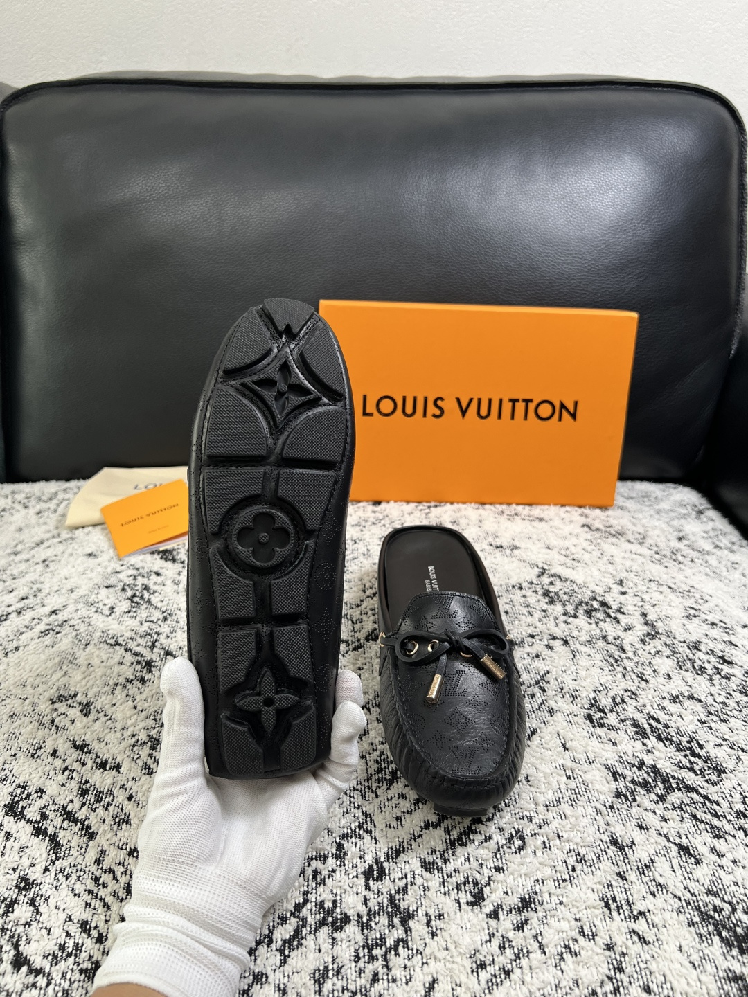Lv  高品质  顶级工艺品  路易威登，豆豆鞋专柜同步，鞋面意大利进口，高品质拼接缤纷色彩复杂工艺品，进口牛皮里垫柔软