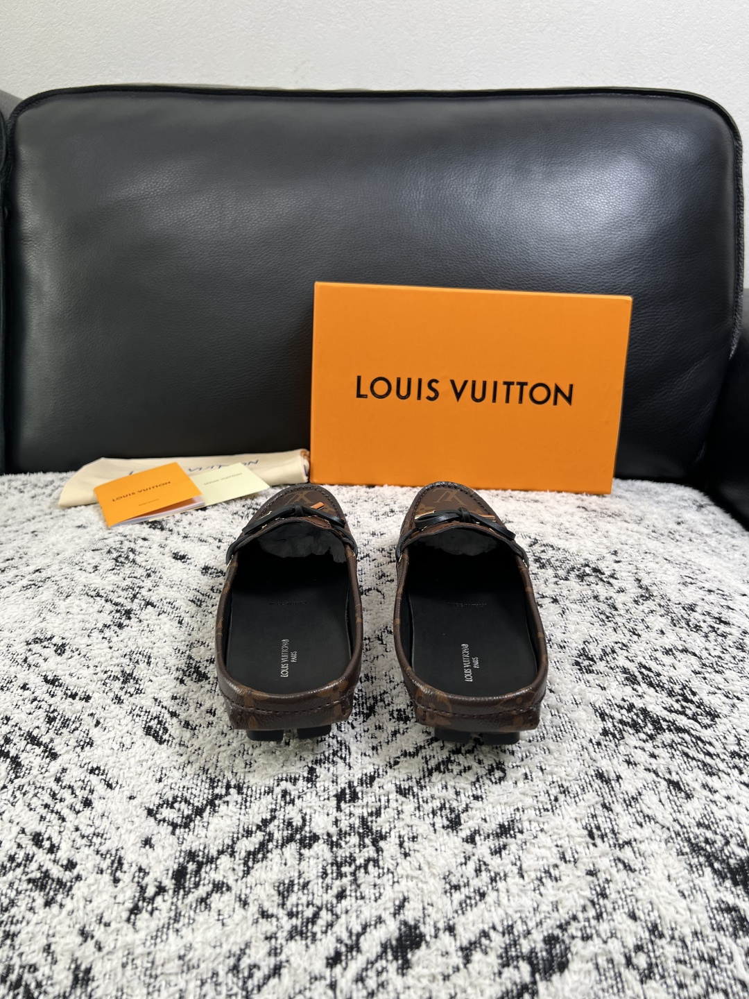 Lv  高品质  顶级工艺品  路易威登，豆豆鞋专柜同步，鞋面意大利进口，高品质拼接缤纷色彩复杂工艺品，进口牛皮里垫柔软