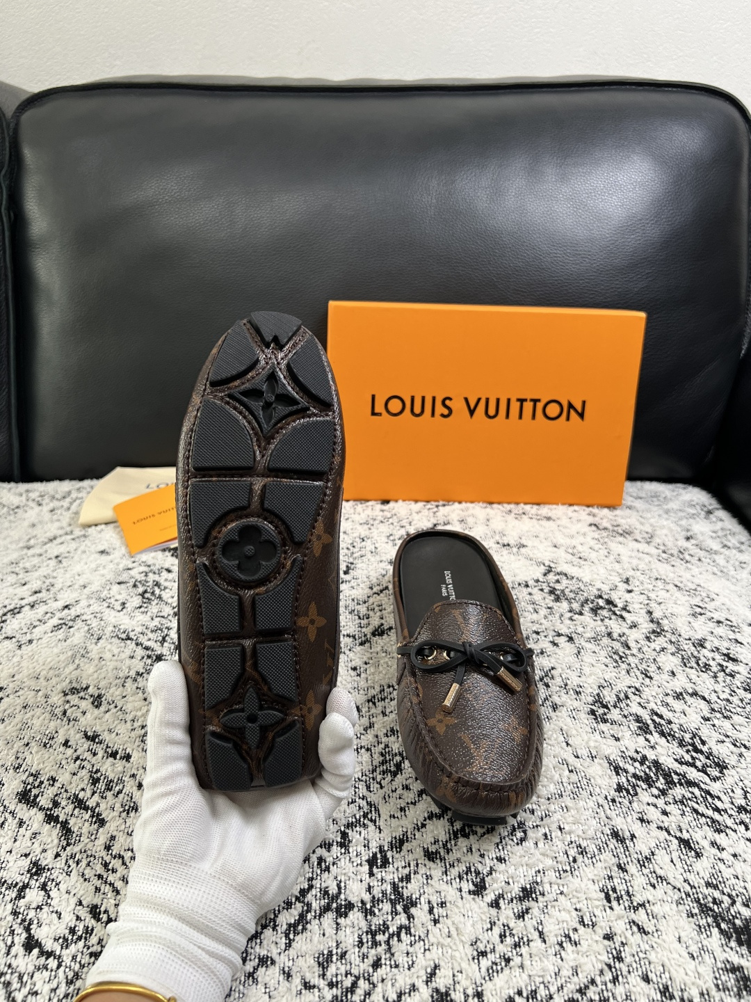 Lv  高品质  顶级工艺品  路易威登，豆豆鞋专柜同步，鞋面意大利进口，高品质拼接缤纷色彩复杂工艺品，进口牛皮里垫柔软