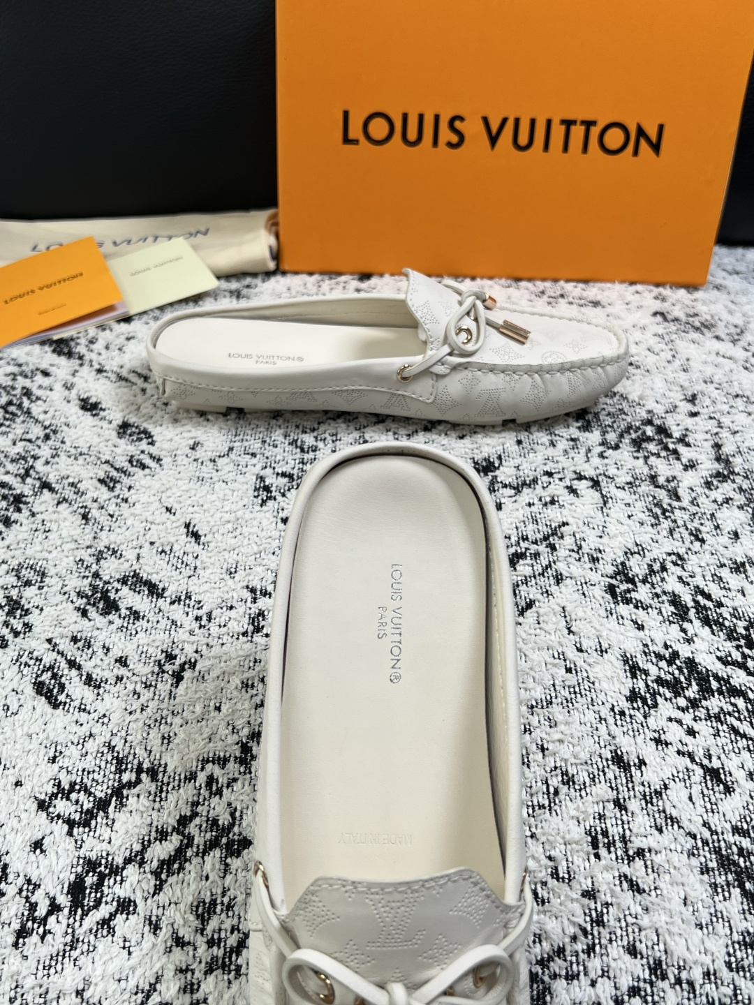 Lv  高品质  顶级工艺品  路易威登，豆豆鞋专柜同步，鞋面意大利进口，高品质拼接缤纷色彩复杂工艺品，进口牛皮里垫柔软