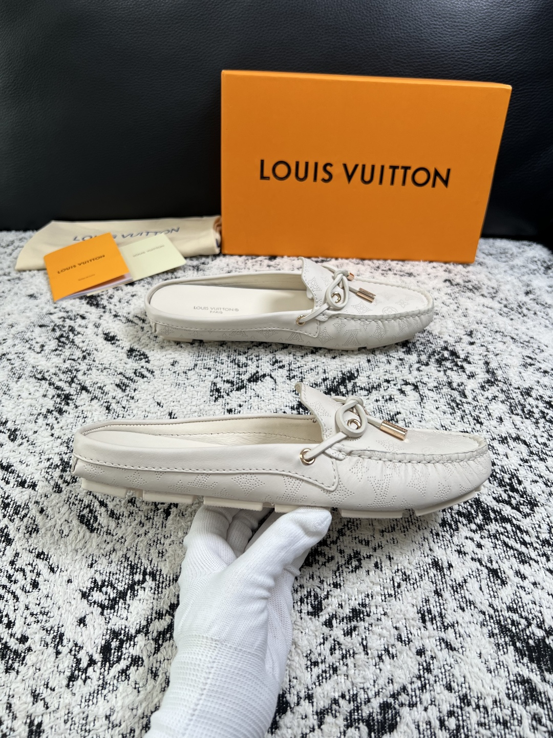 Lv  高品质  顶级工艺品  路易威登，豆豆鞋专柜同步，鞋面意大利进口，高品质拼接缤纷色彩复杂工艺品，进口牛皮里垫柔软