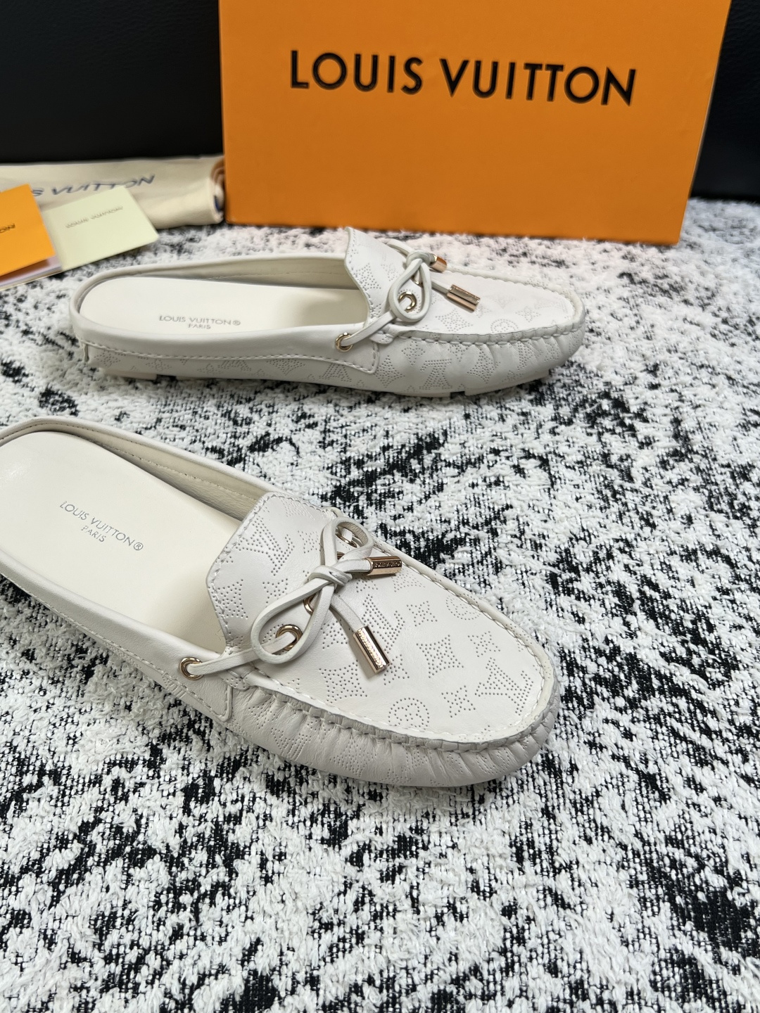 Lv  高品质  顶级工艺品  路易威登，豆豆鞋专柜同步，鞋面意大利进口，高品质拼接缤纷色彩复杂工艺品，进口牛皮里垫柔软