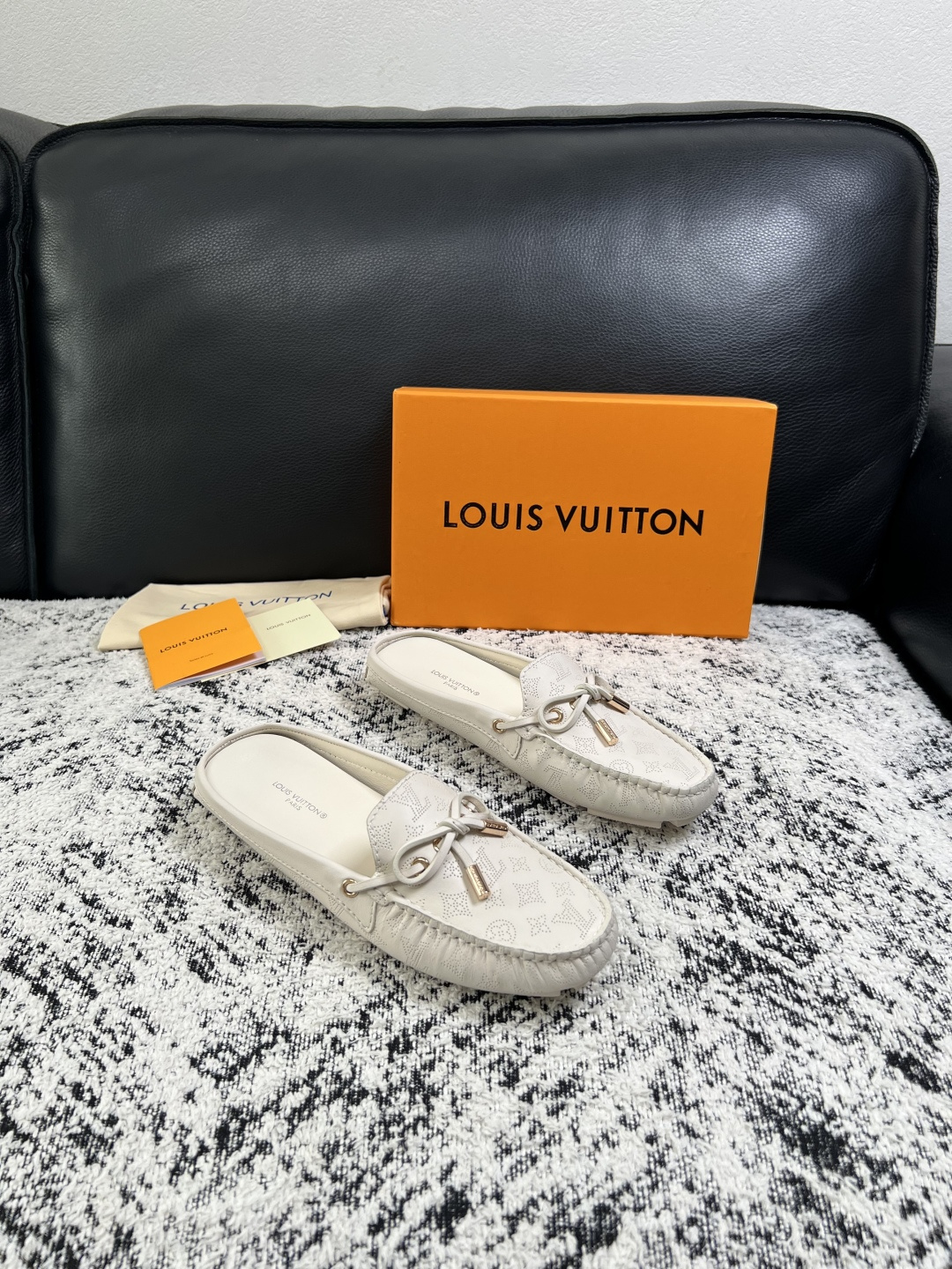 Lv 高品质 顶级工艺品 路易威登,豆豆鞋专柜同步,鞋面意大利进口,高品质拼接缤纷色彩复杂工艺品,进口牛皮里垫柔软 Lv 高品质 顶级工艺品 路易威登,豆豆鞋专柜同步,鞋面意大利进口,高品质拼接缤纷色彩复杂工艺品,进口牛皮里垫柔软
