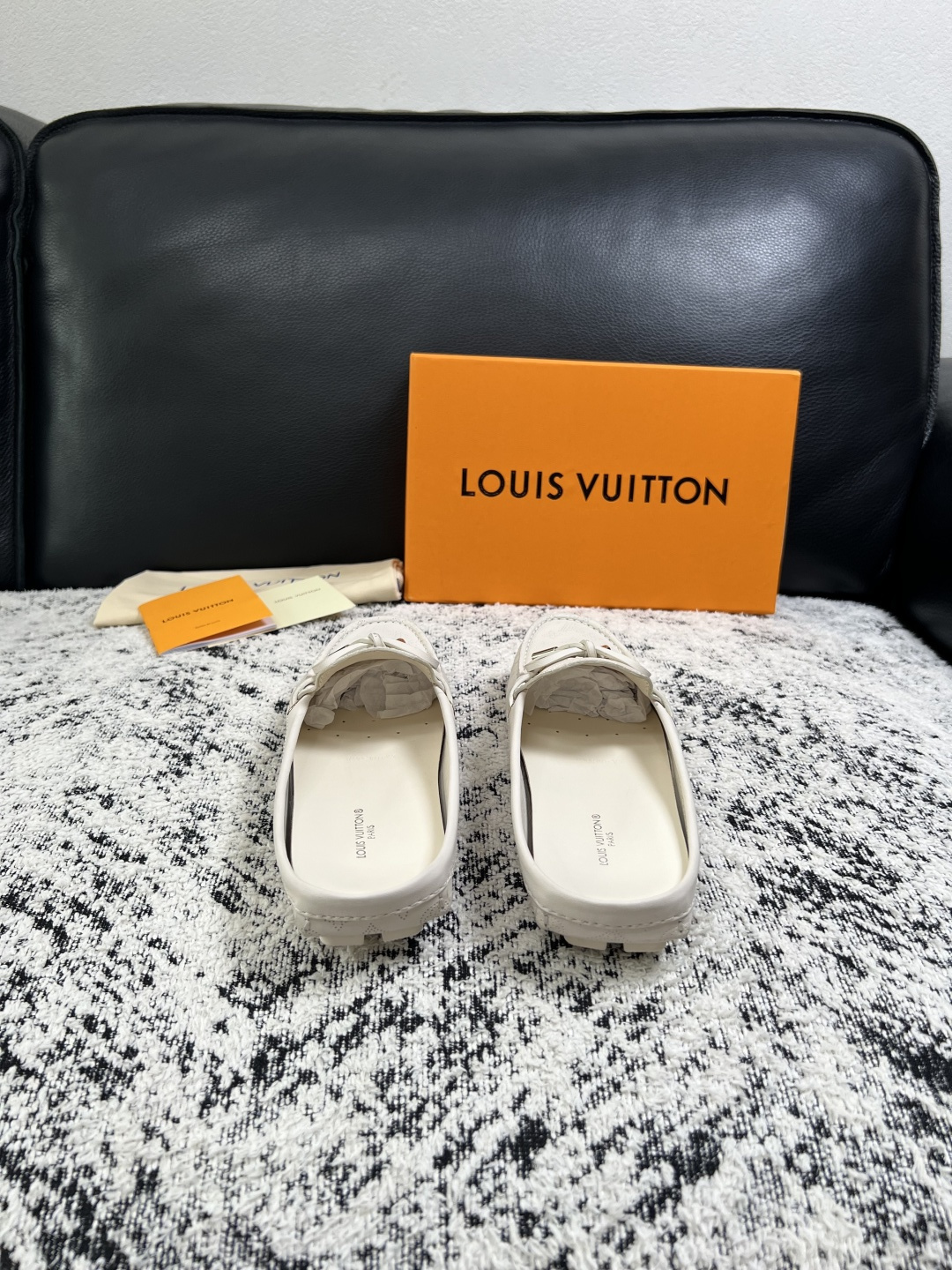 Lv  高品质  顶级工艺品  路易威登，豆豆鞋专柜同步，鞋面意大利进口，高品质拼接缤纷色彩复杂工艺品，进口牛皮里垫柔软